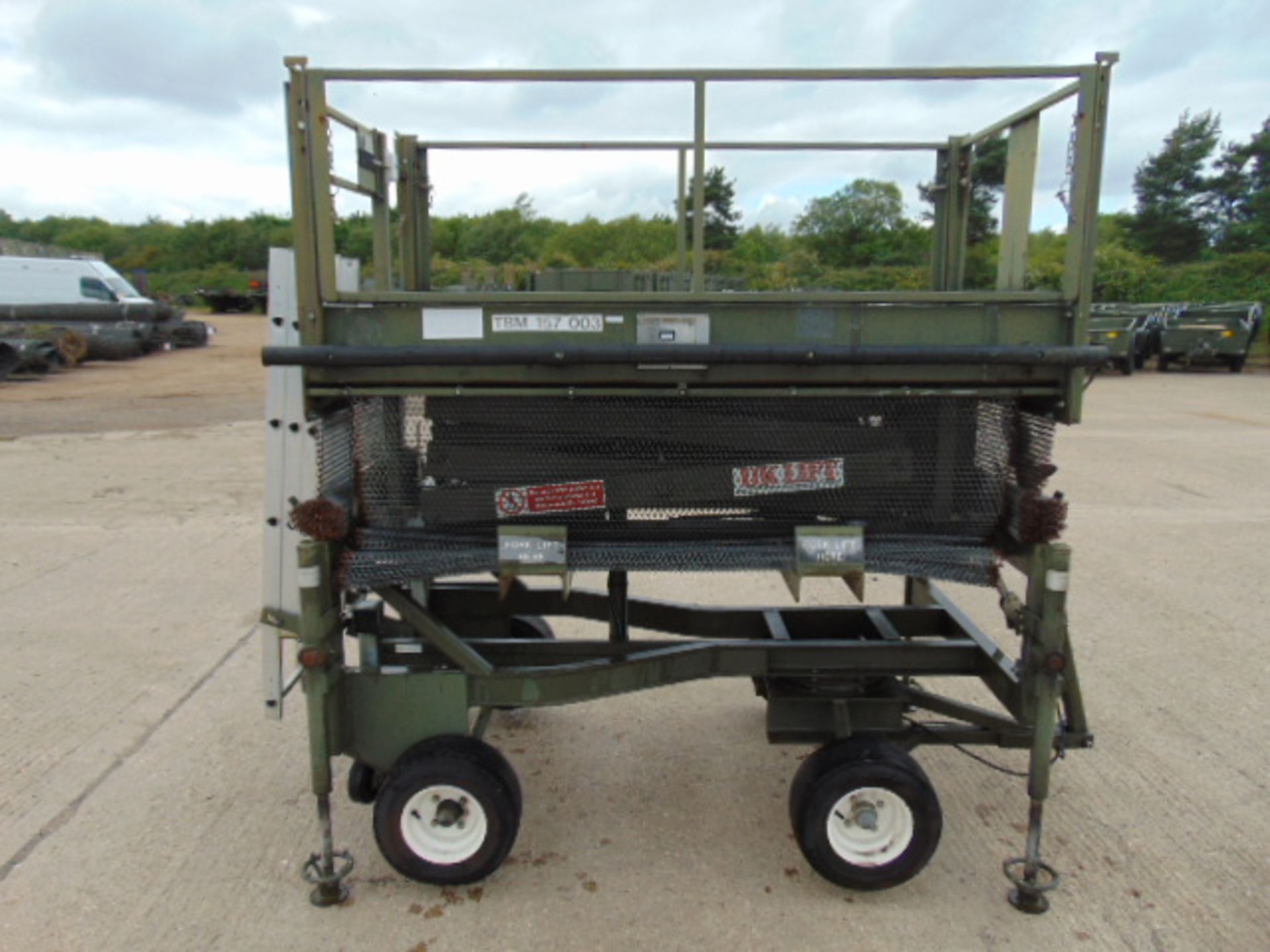 UK Lift 4m Mobile Hydraulic Work Platform - Image 8 of 15