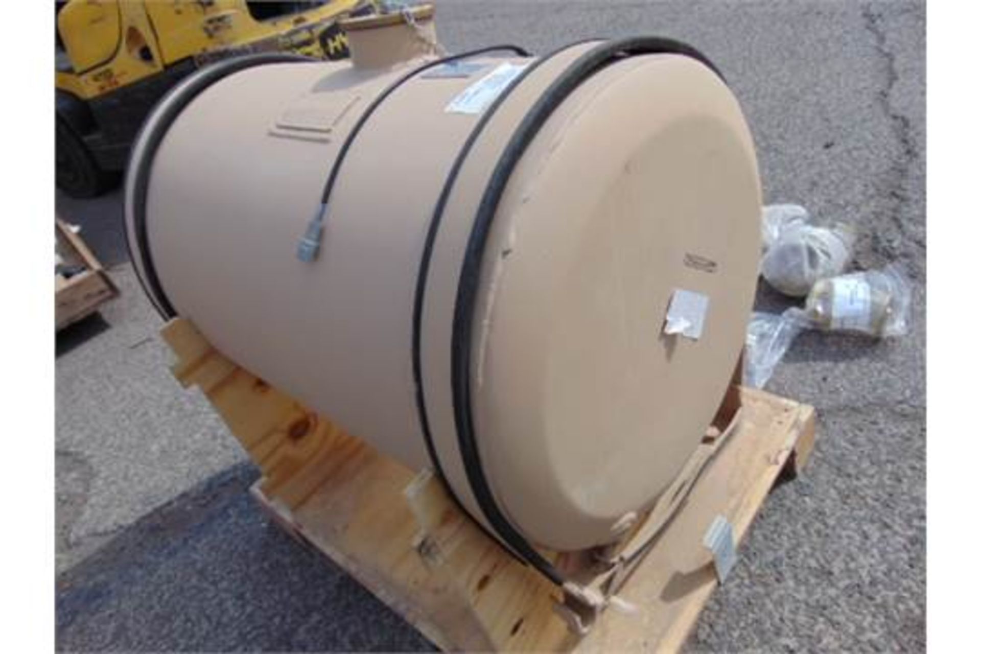 Unissued NP Aerospace Fuel Tank complete with installation kit - Bild 4 aus 13