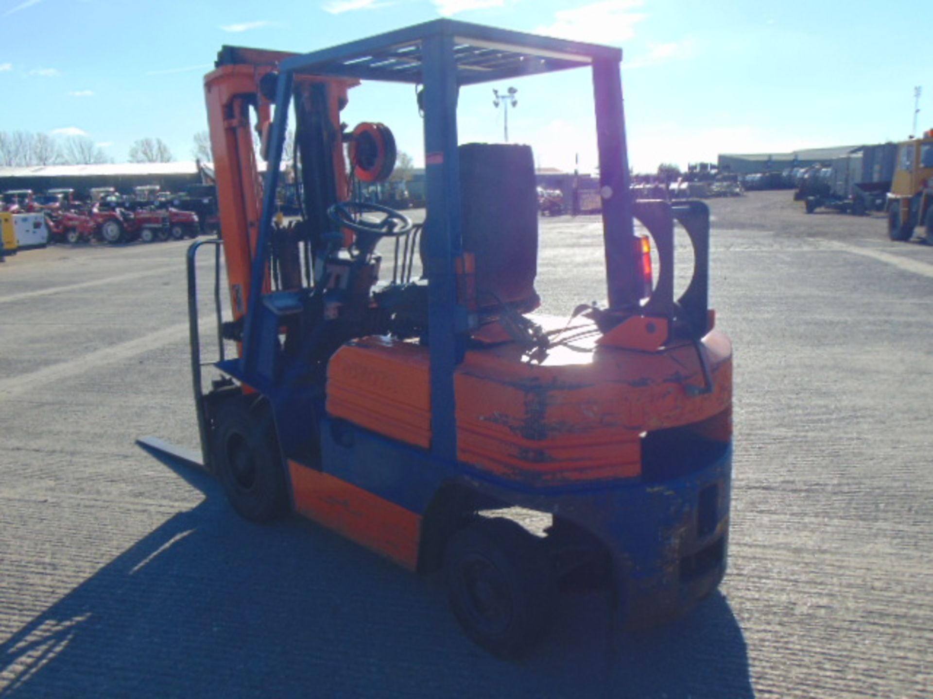 Toyota 42 5FGF25 LPG Gas Triple Mast Forklift - Image 5 of 12