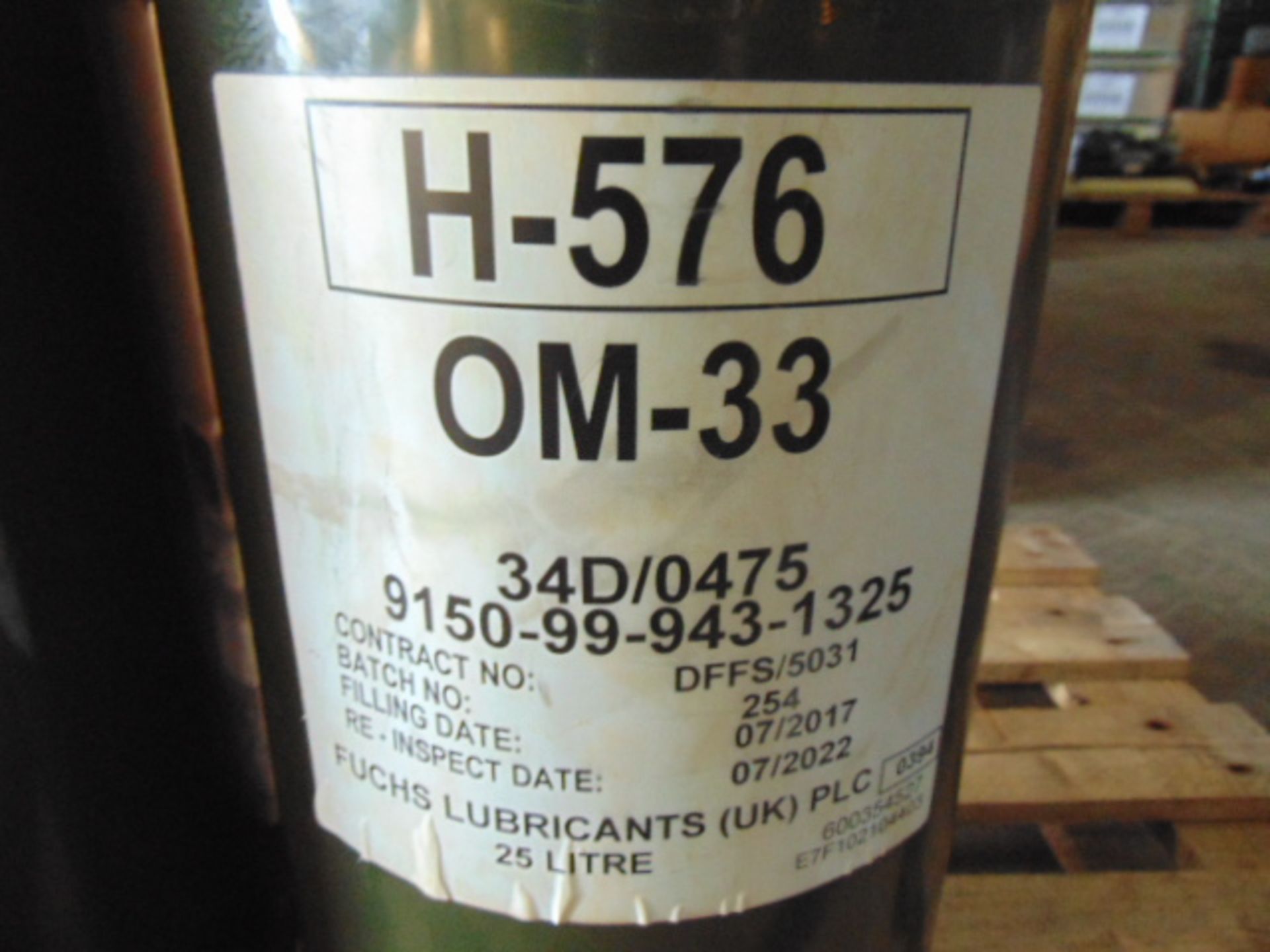 2 x Unissued 25L Drums of H-576 OM-33 Hydraulic Oil - Bild 3 aus 4