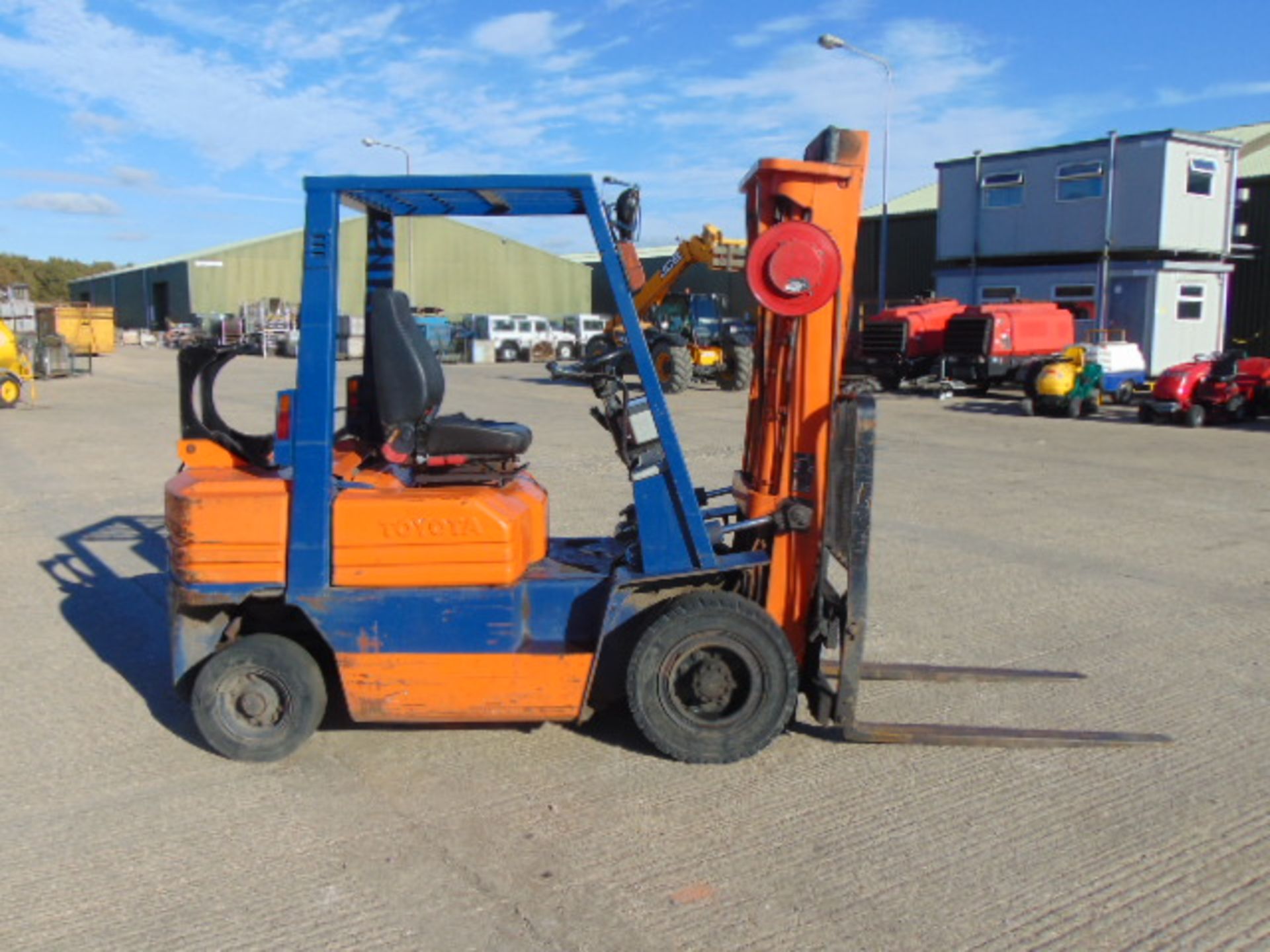 Toyota 42 5FGF25 LPG Gas Triple Mast Forklift - Image 8 of 12