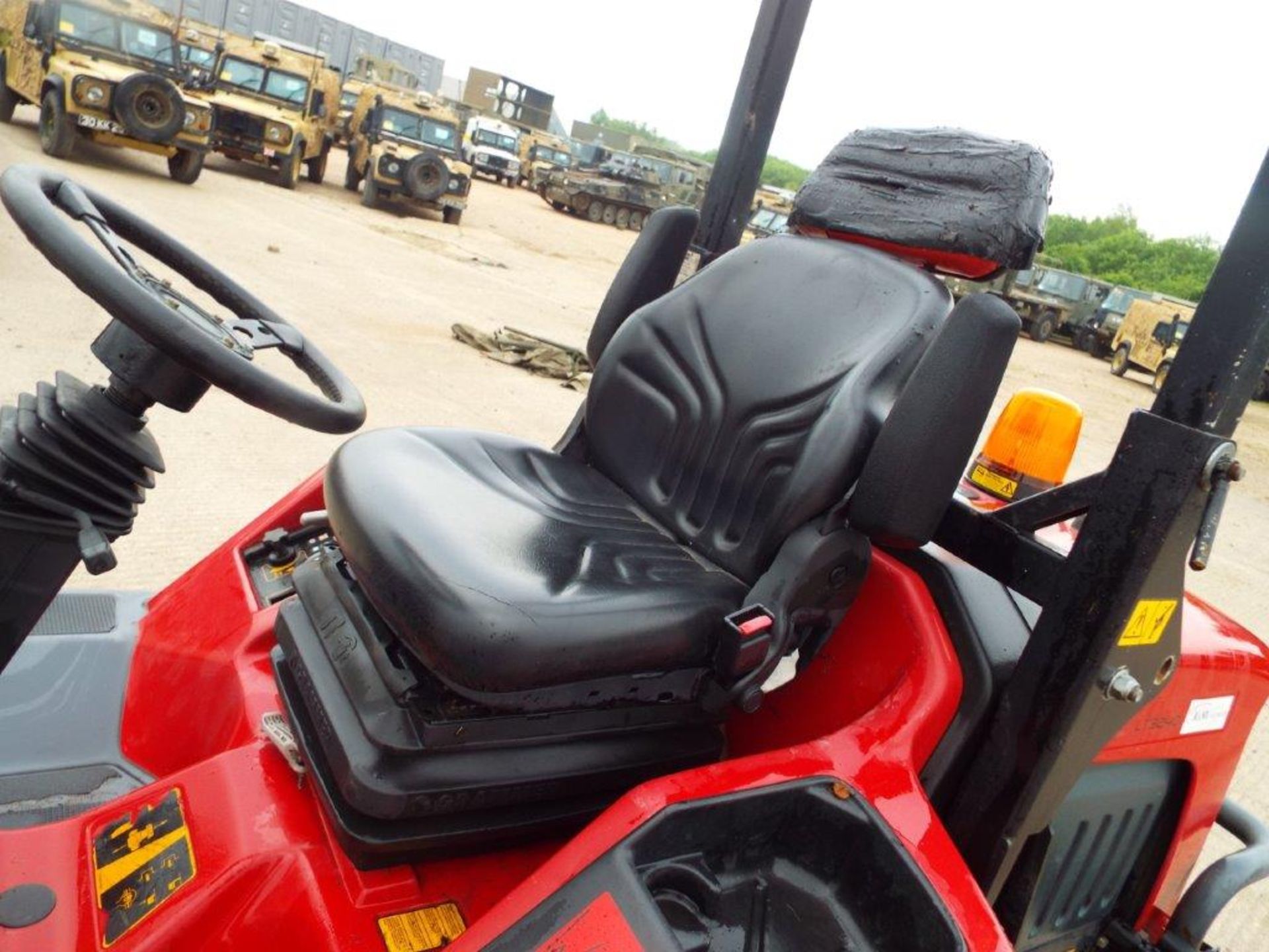 Toro LT340 4WD Triple Gang Ride on Mower - Image 17 of 27