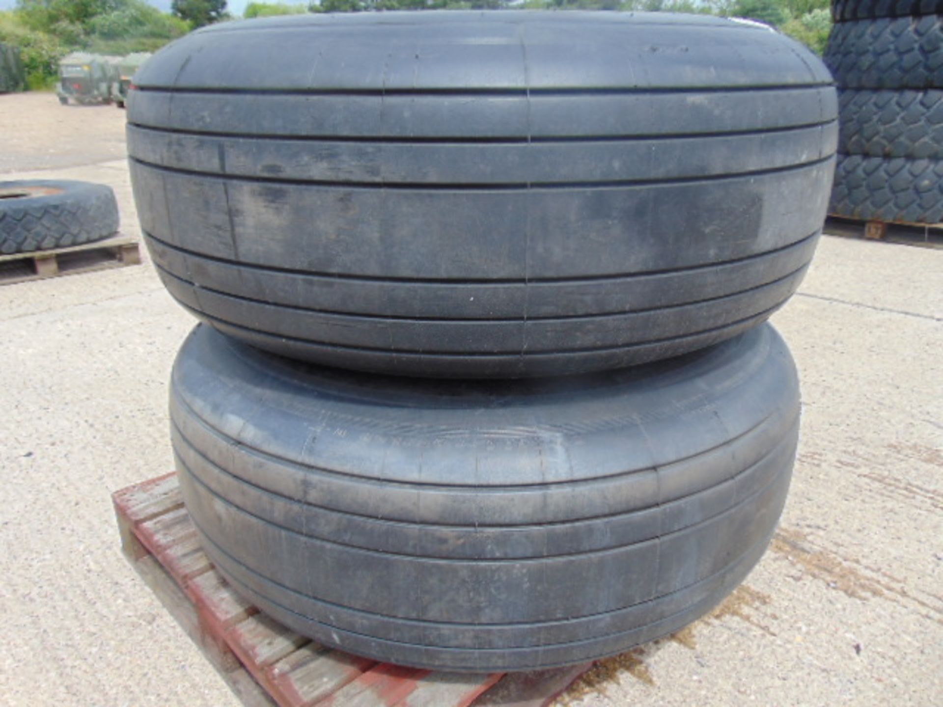 2 x Dunlop 52x20.5-20 VC10 Aircraft Tyres - Image 7 of 8