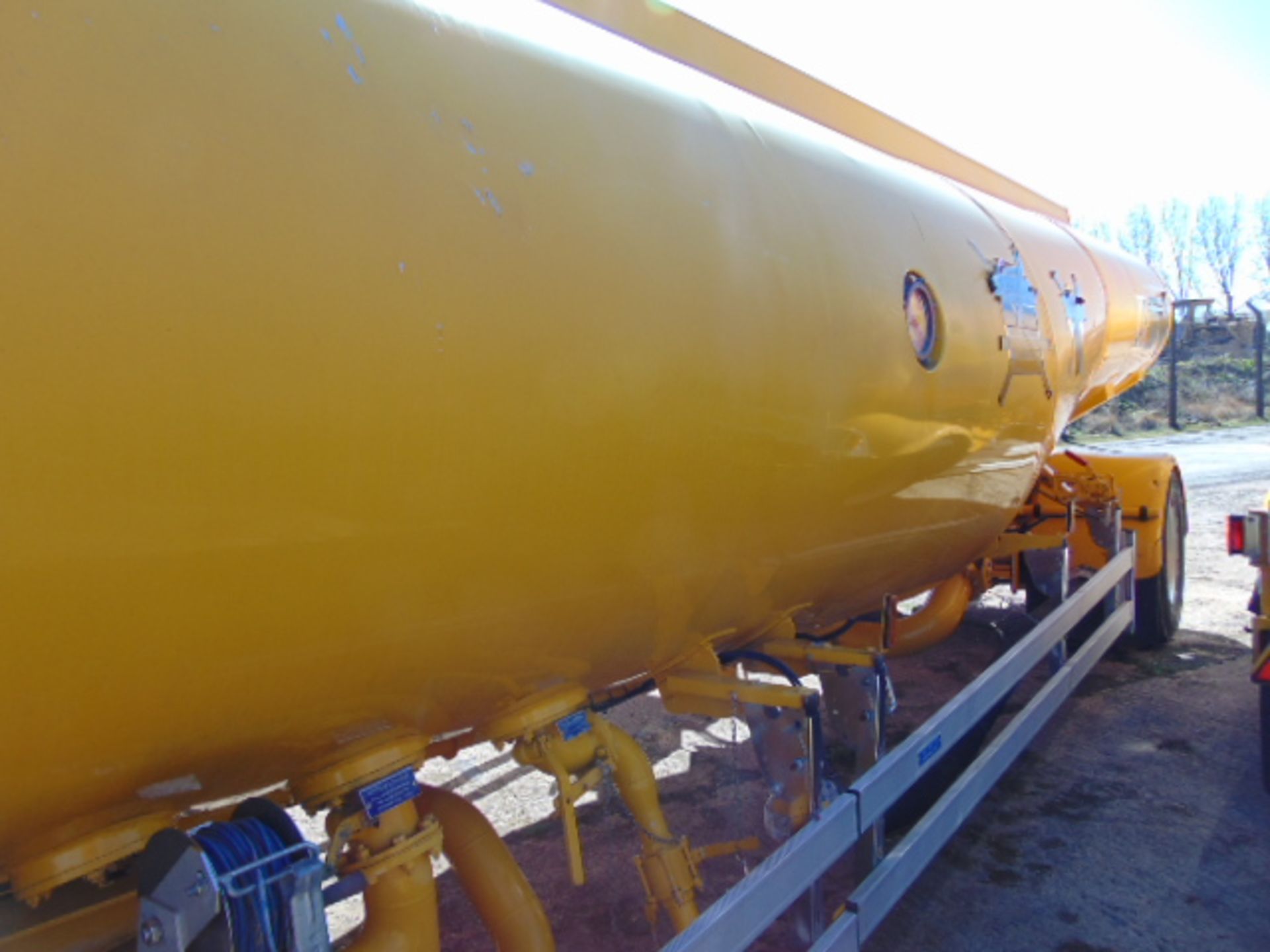 24000 Ltr Twin Axle Fluid Transfer Tanker Trailer - Image 4 of 15