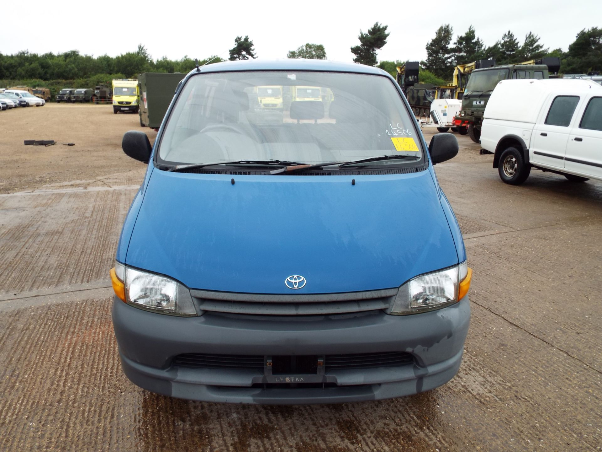 Toyota Hiace 2.4 D - Image 2 of 21