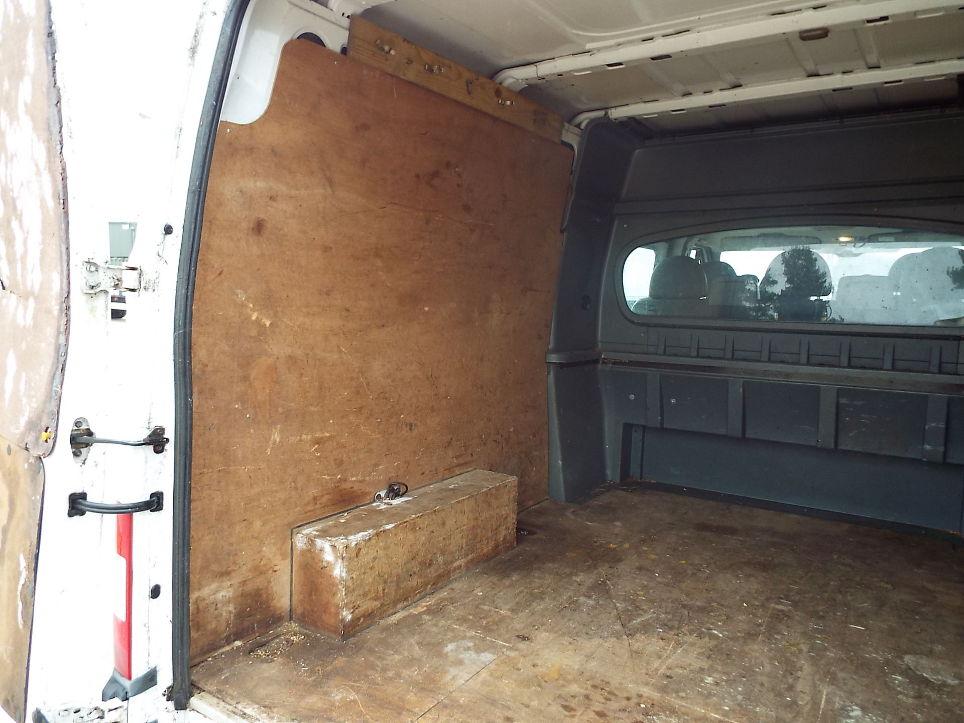 Ford Transit 115 T350L Crew Cab Panel Van - Bild 14 aus 20