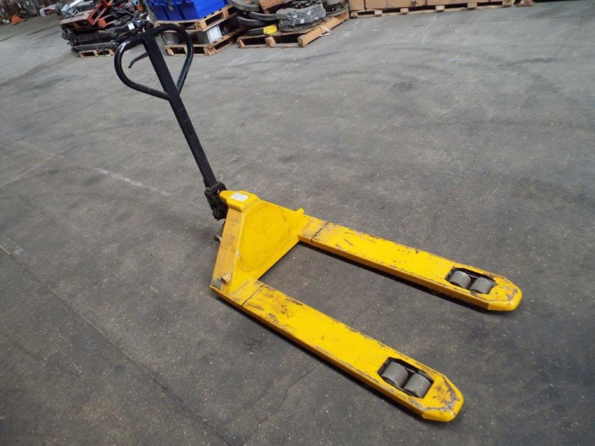 1814Kg Pallet Truck - Image 2 of 8