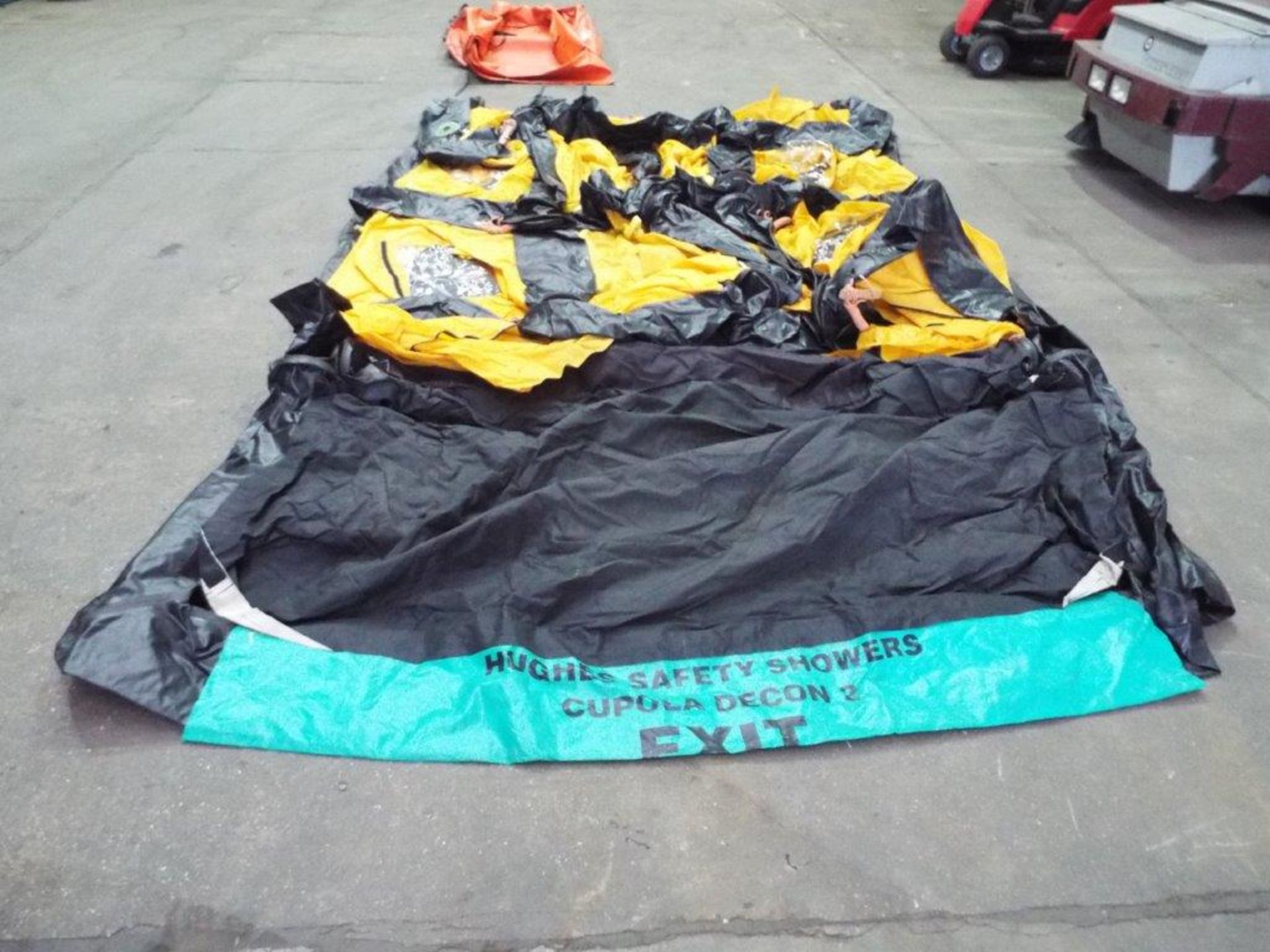 Hughes Decon 2 Inflatable Decontamination Shower Unit - Image 2 of 12