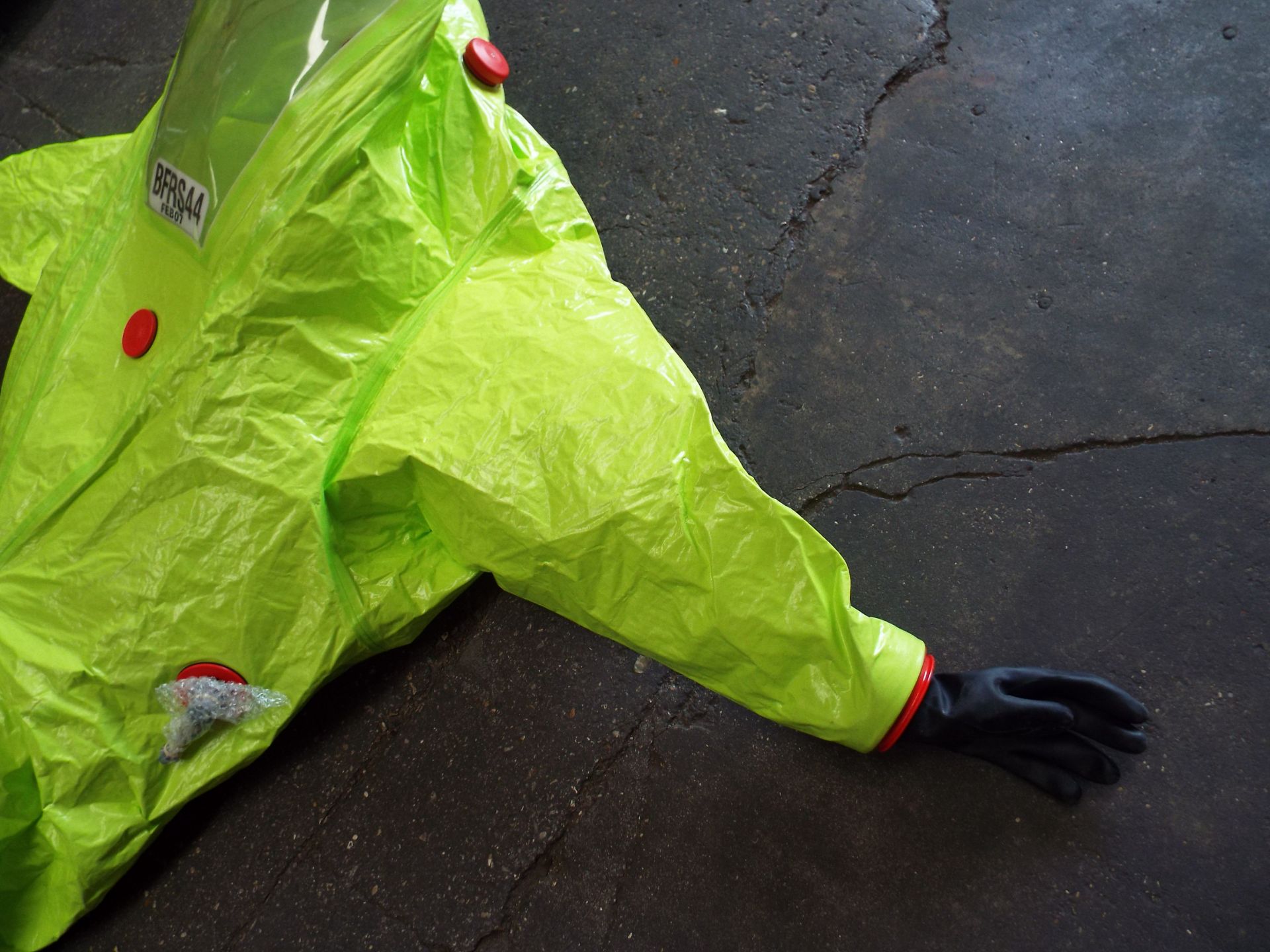Respirex Tychem TK Gas-Tight Hazmat Suit Type 1A with Attached Boots and Gloves - Image 8 of 12