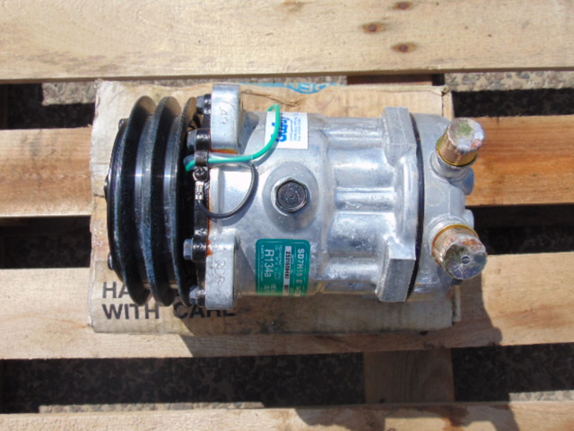 Sanden SD7H15 Air Conditioning Compressor - Image 2 of 5