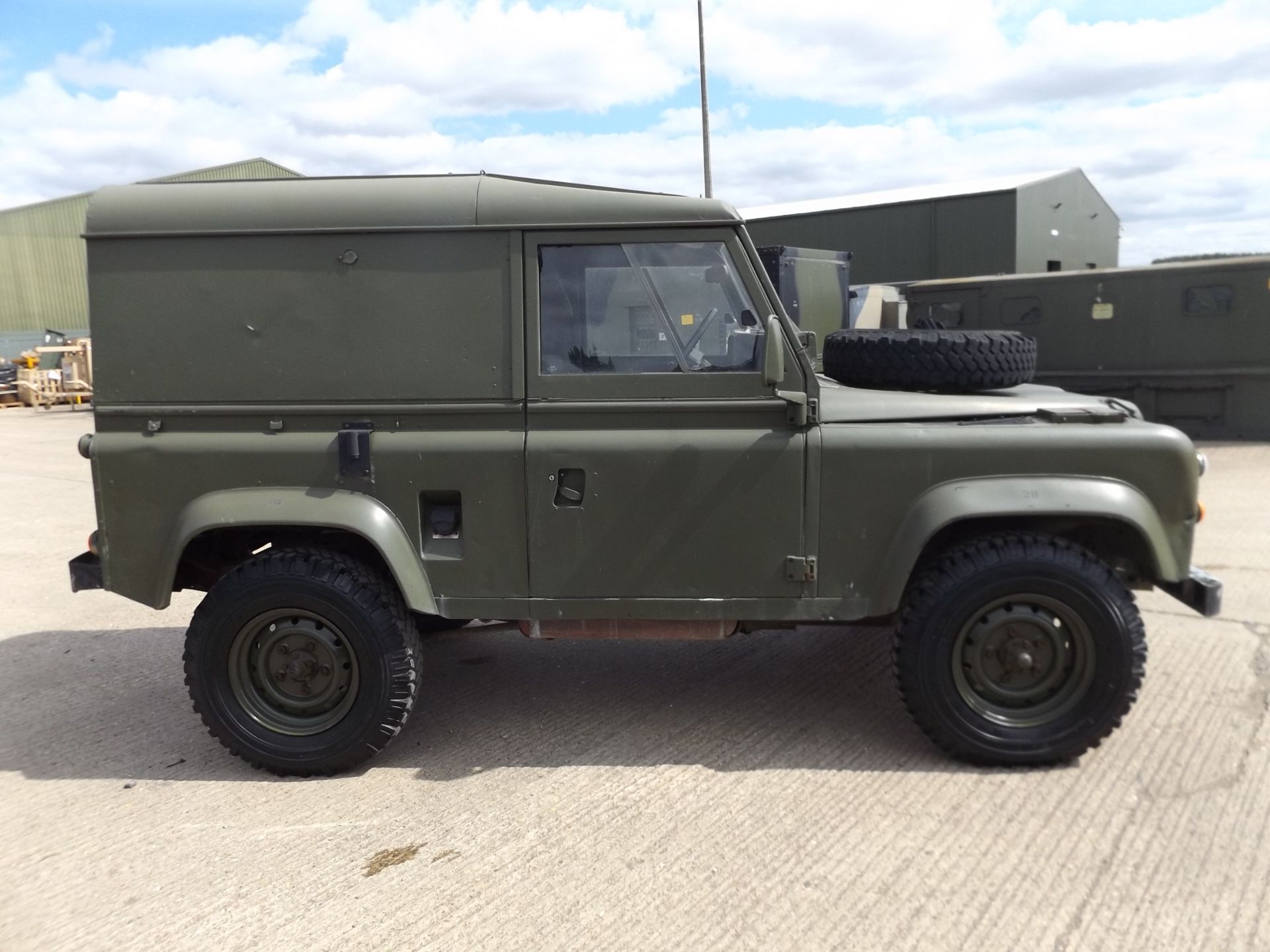 Land Rover Defender 90 Hard Top - Image 5 of 18