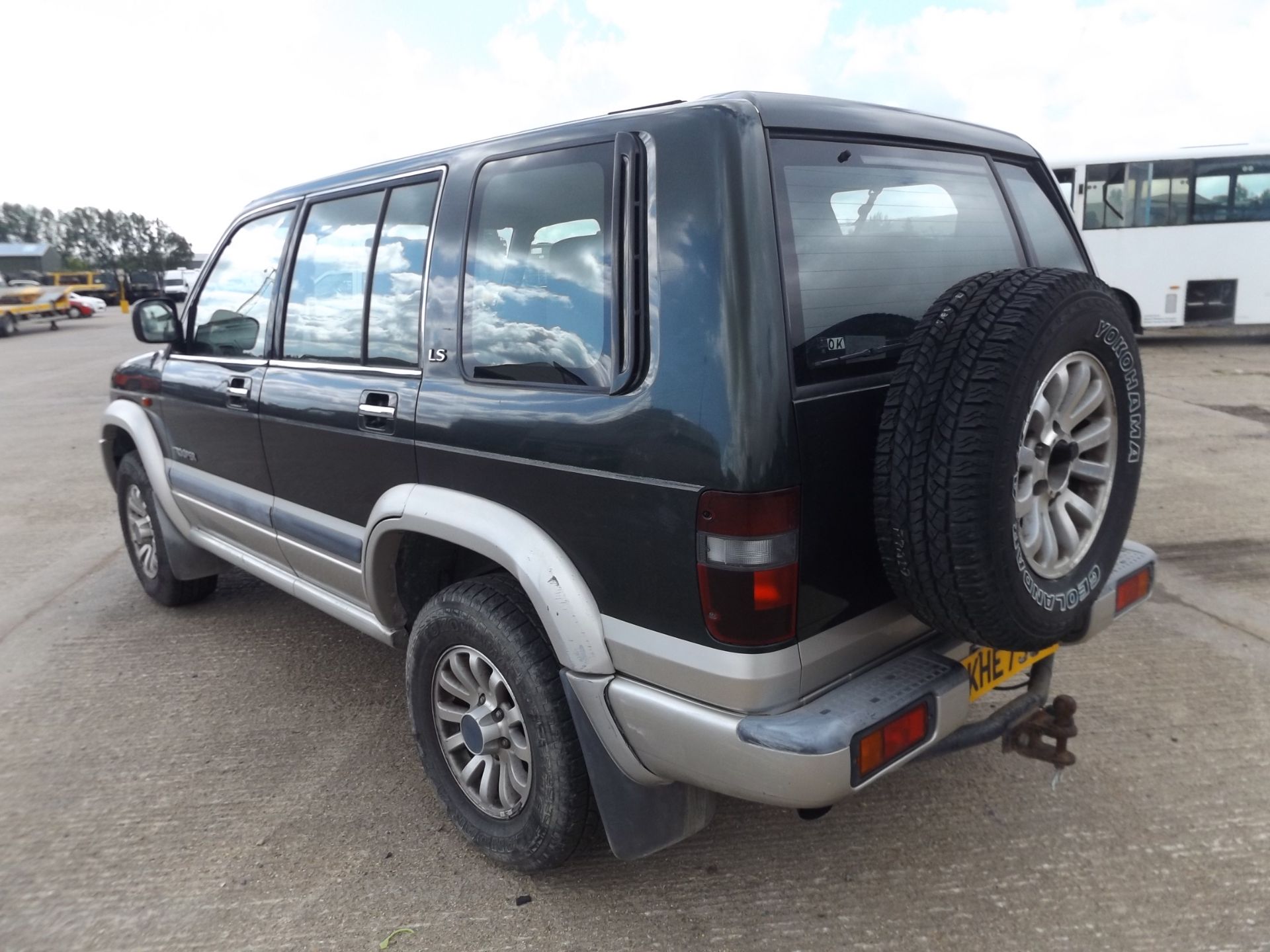 Isuzu Trooper LS 3.0 Turbo Diesel 4 x 4 - Bild 6 aus 17