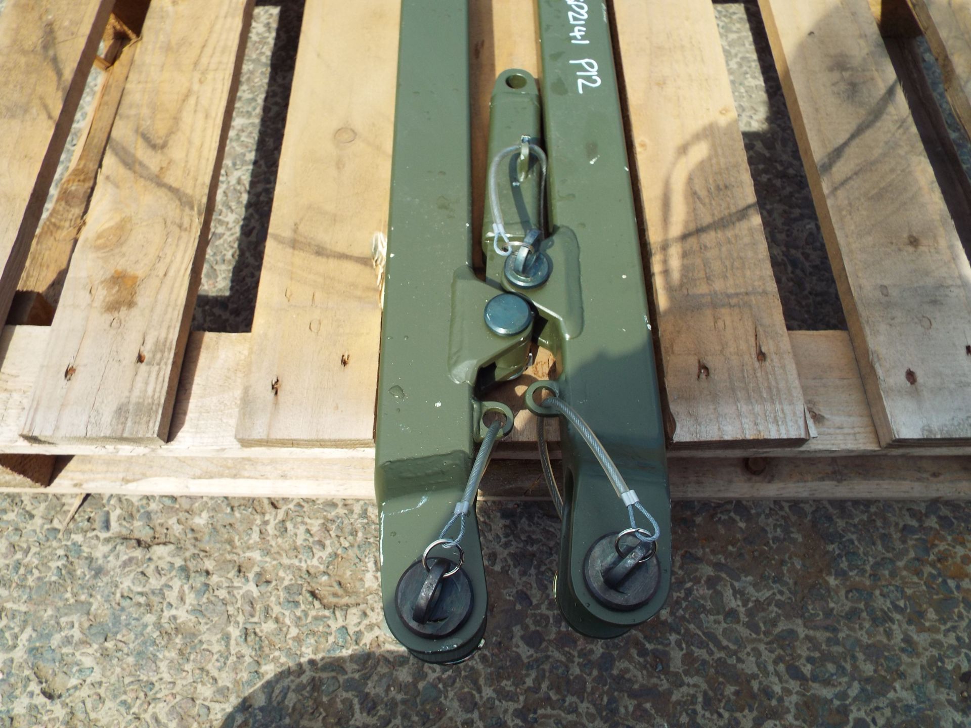 Unissued NATO hitch compatible Hagglunds BVS10 A Frame - Image 2 of 6