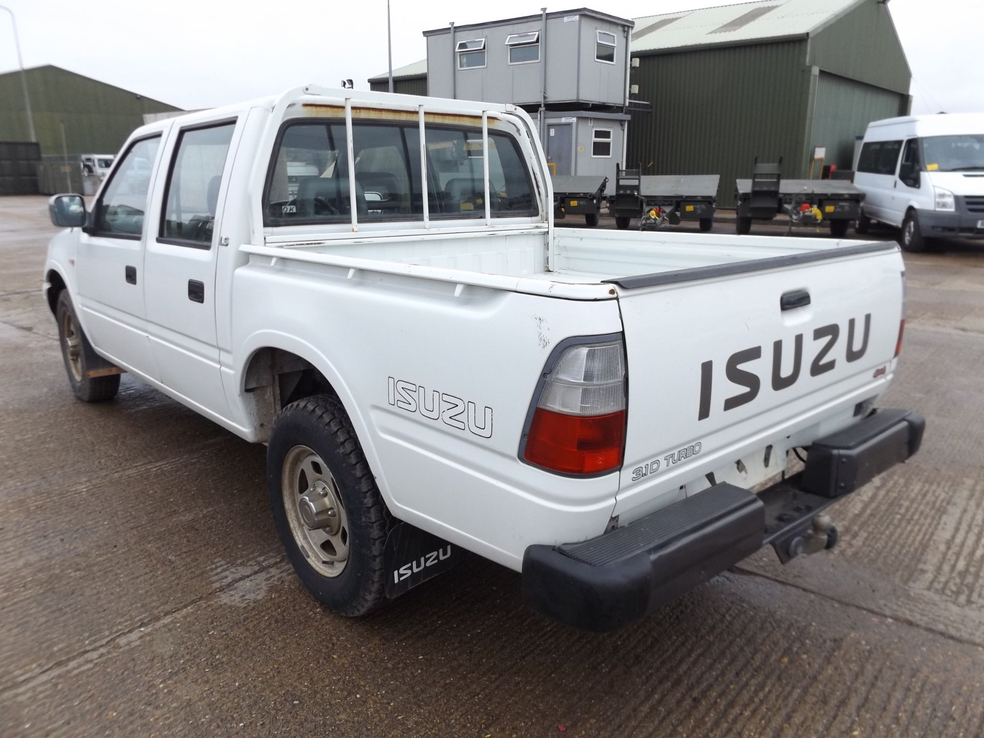 Isuzu Trooper Double Cab pickup 3.1 Turbo Diesel 4 x 4 - Image 6 of 15