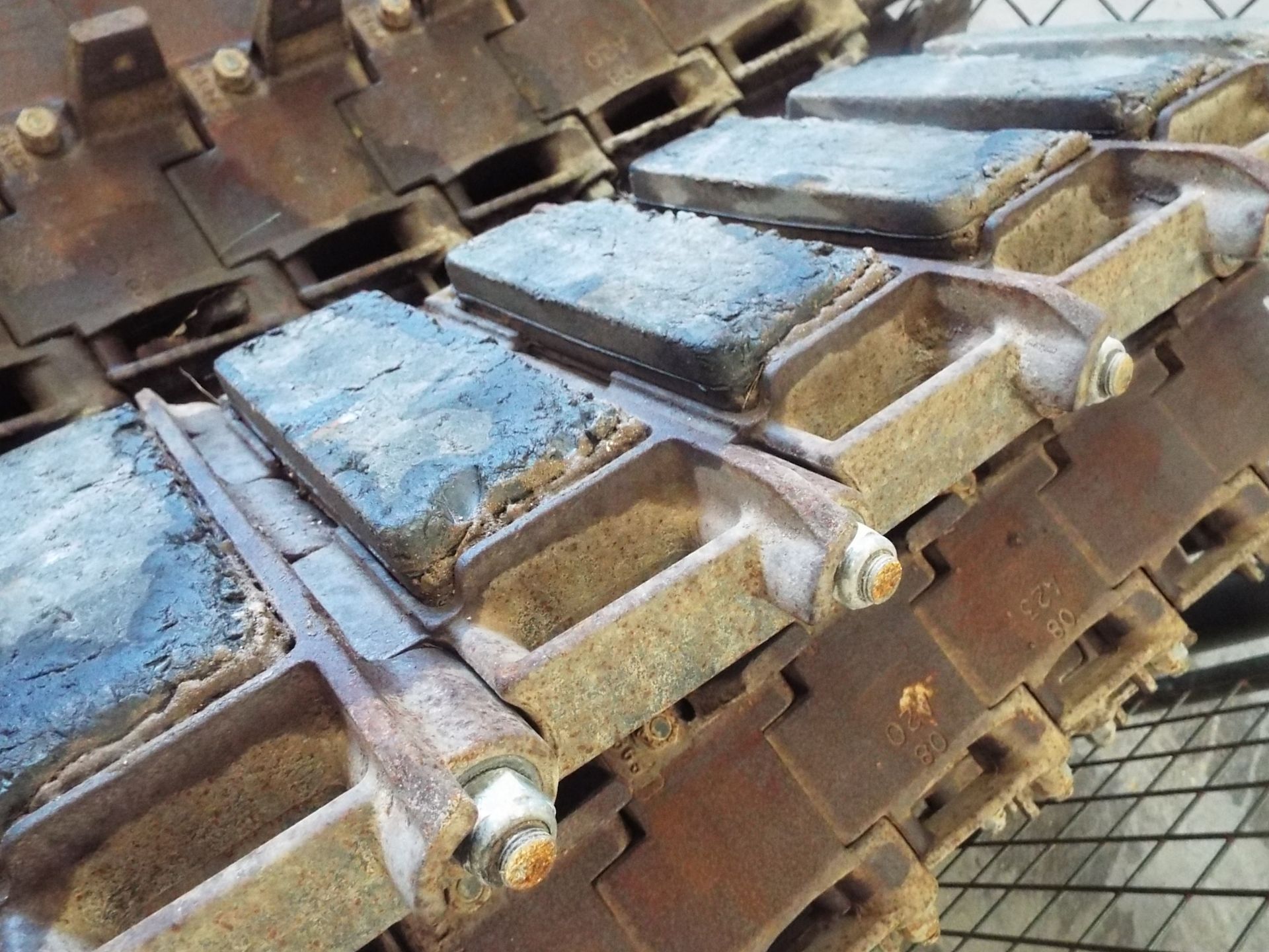 Approx 88 x FV432 Track Links - Image 2 of 4