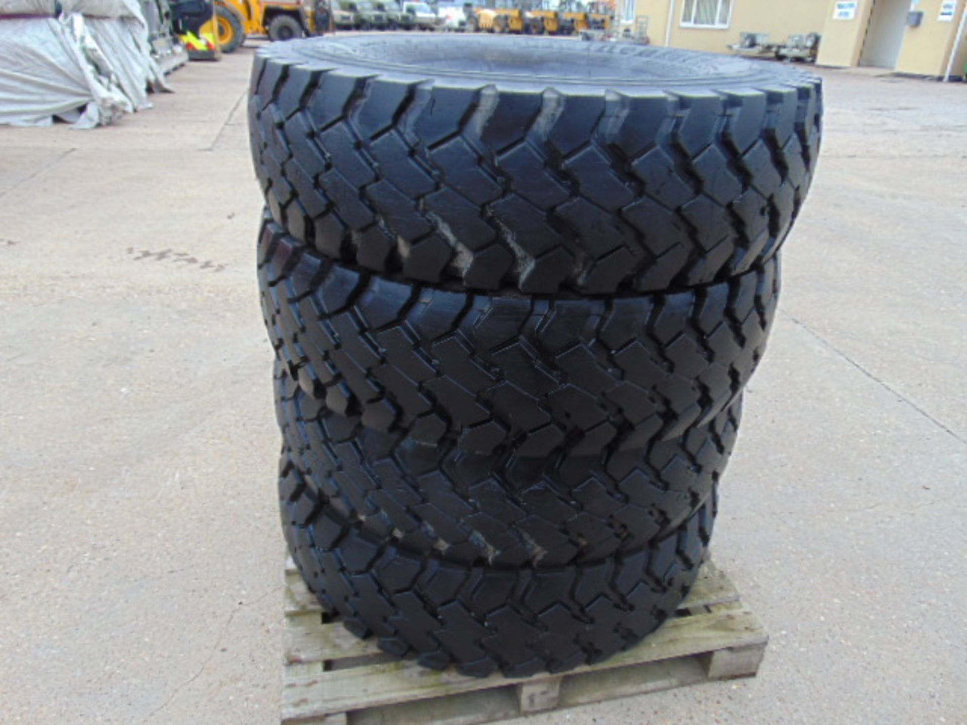 4 x Continental 14.00 R20 Tyres - Image 2 of 5