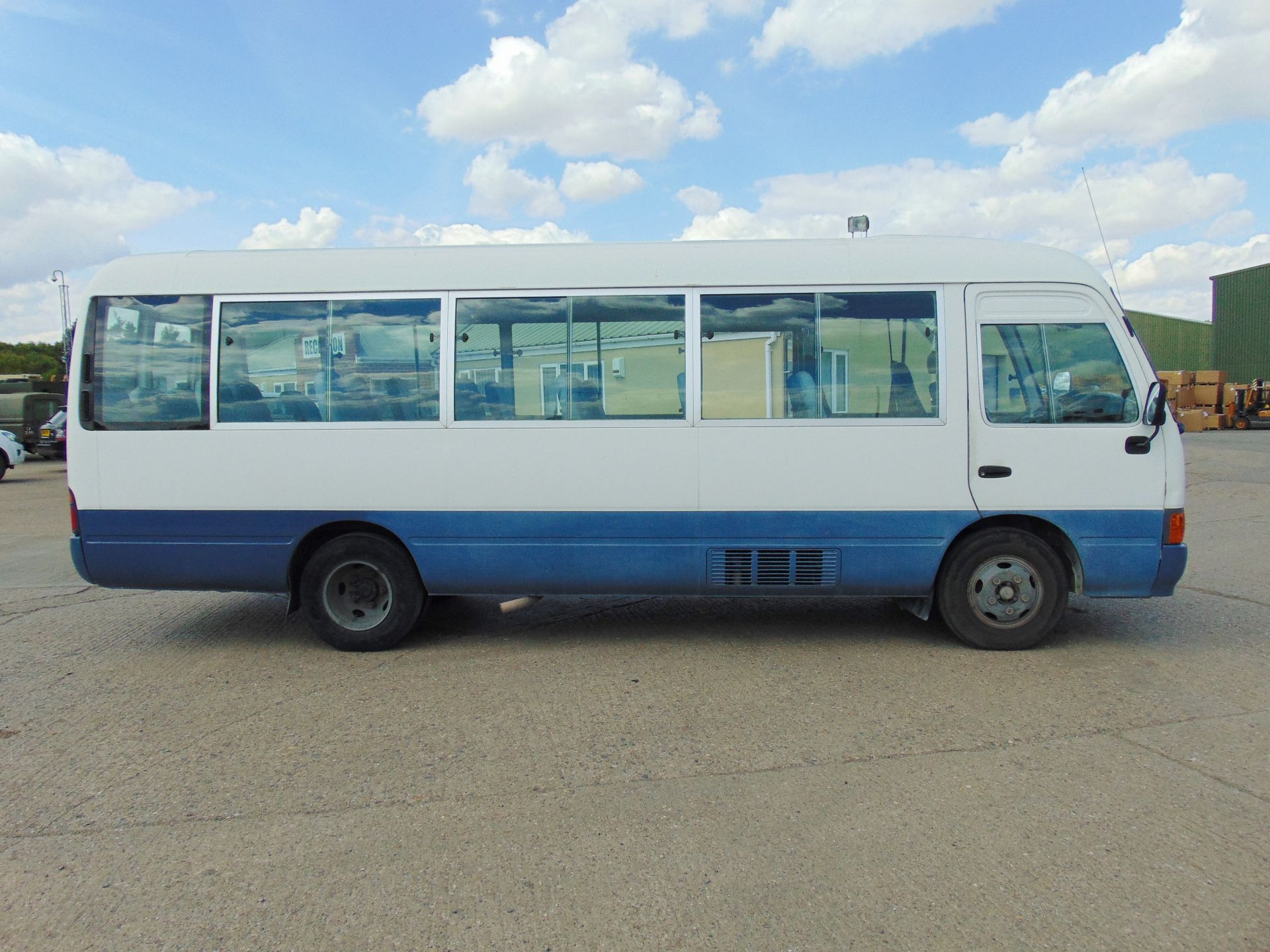 Toyota Coaster 21 seat Bus/Coach - Image 4 of 21