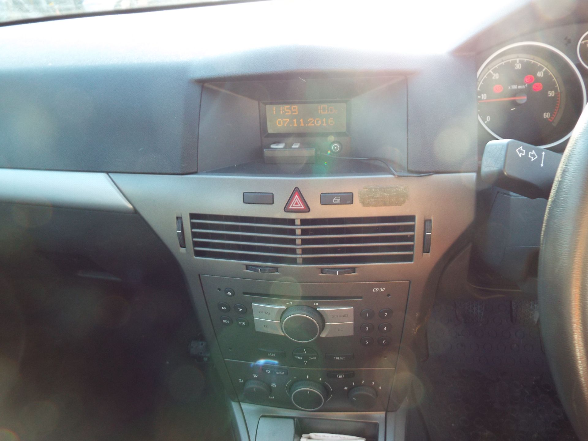 Vauxhall Astra 1.7CDTI Hatchback - Image 11 of 22