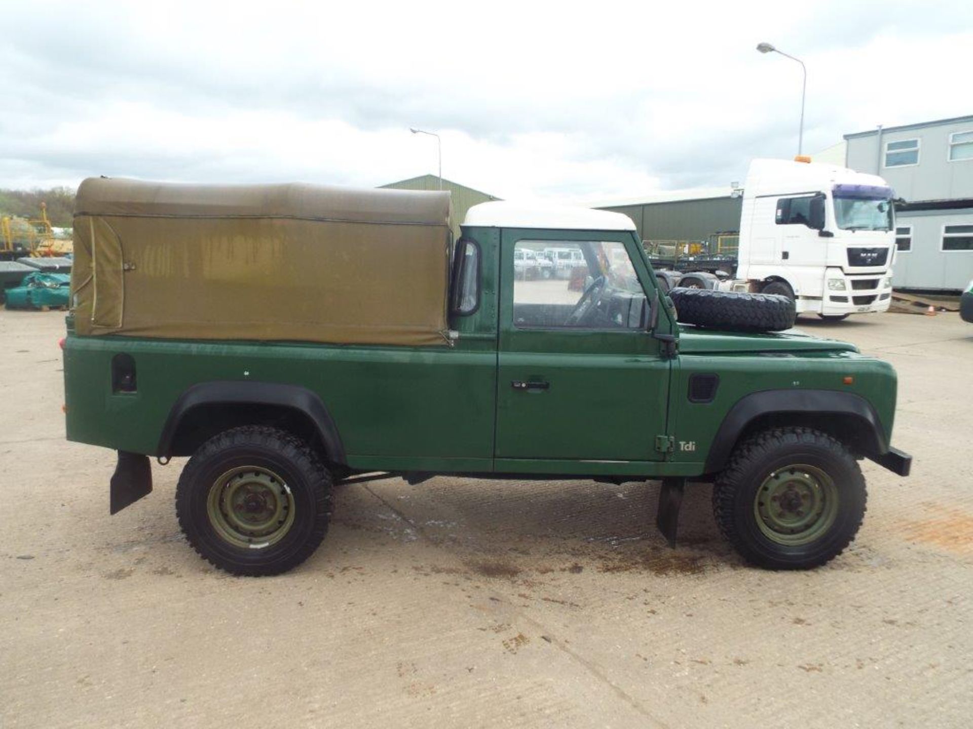 Land Rover Defender 110 300TDi Truck Cab Pick Up - Image 8 of 24