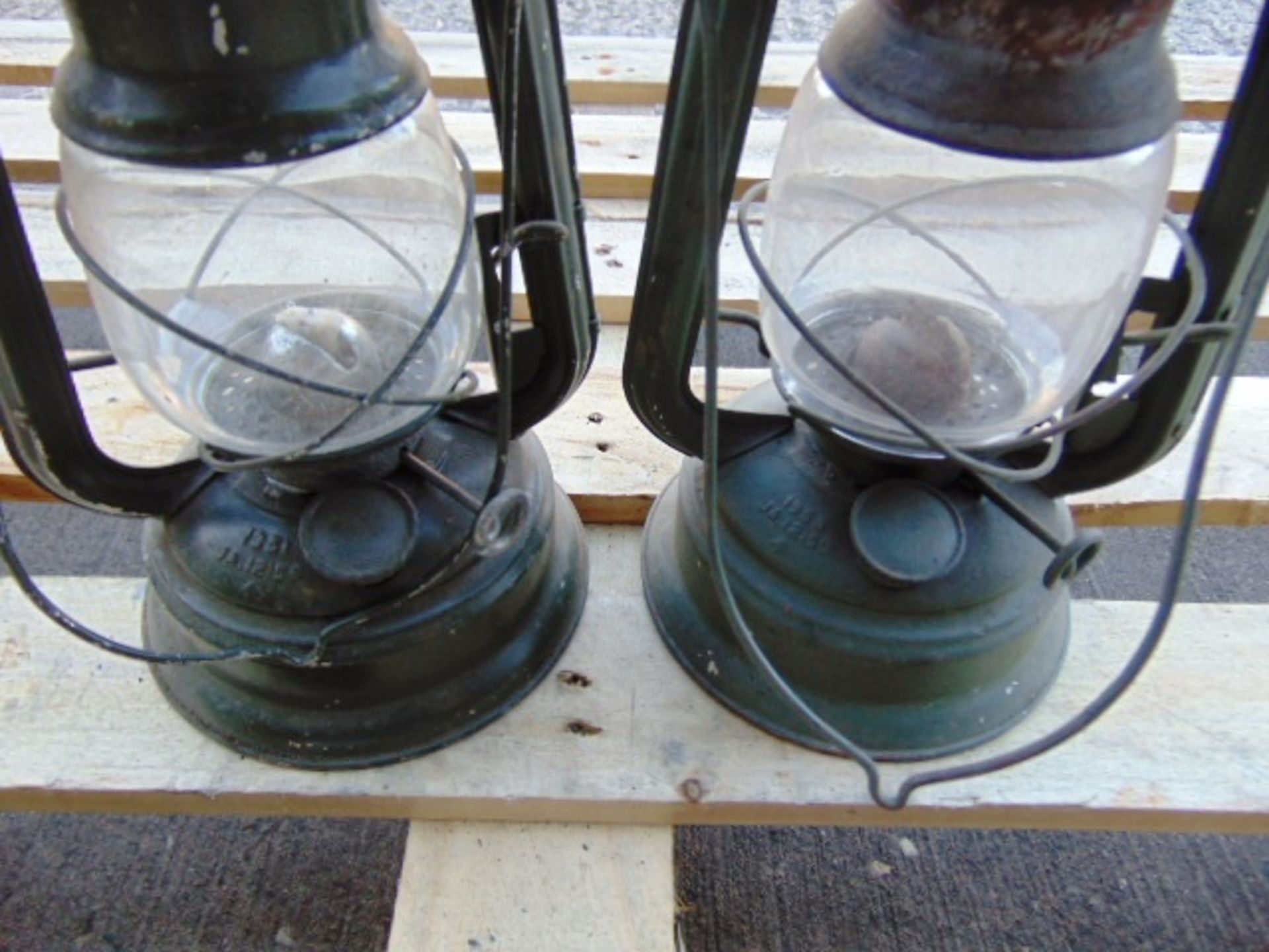 2 x Vintage Gremlin Hurricane Lamps - Image 5 of 6