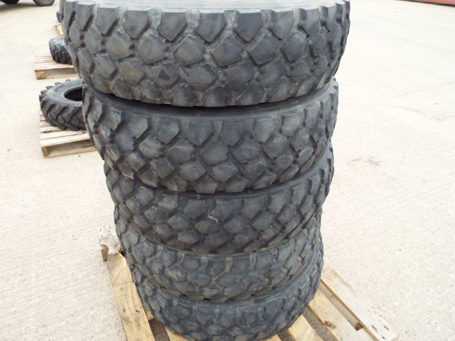 5 x Michelin 255/100R16 XZL Tyres - Image 7 of 8