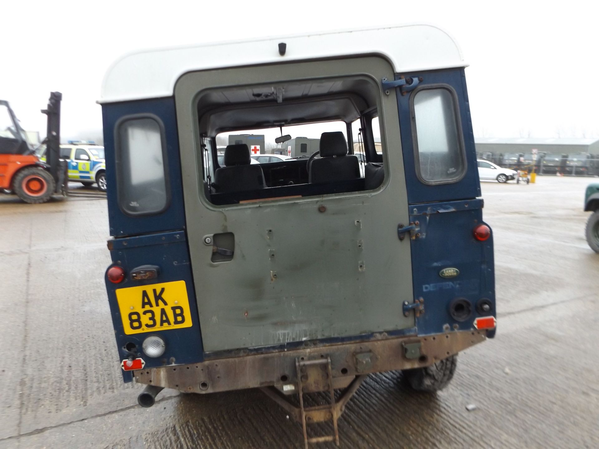 Land Rover Defender 110 TD5 suitable for spares or repairs - Image 7 of 19
