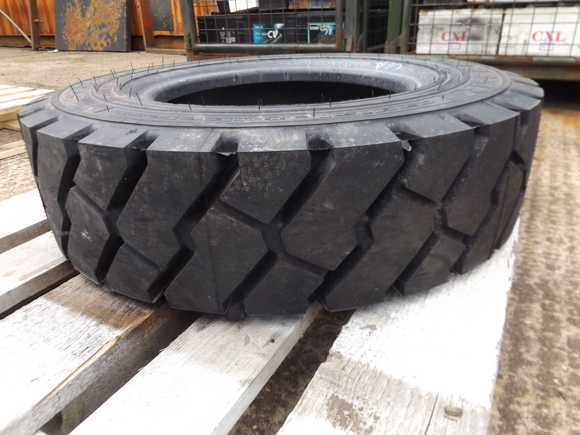 1 x Michelin Stabil'X XZM 7.00 R15 Tyre - Image 6 of 7