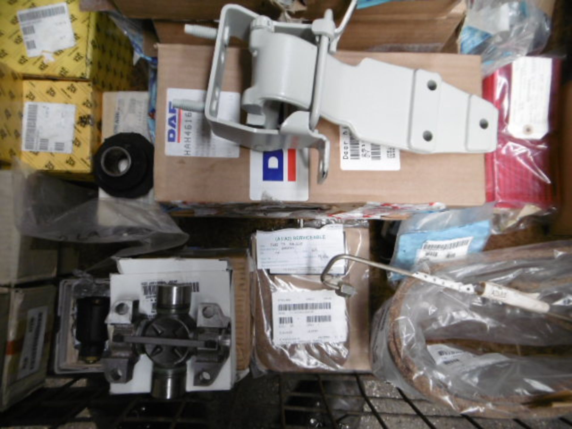 Mixed Stillage of Truck Parts - Image 5 of 10