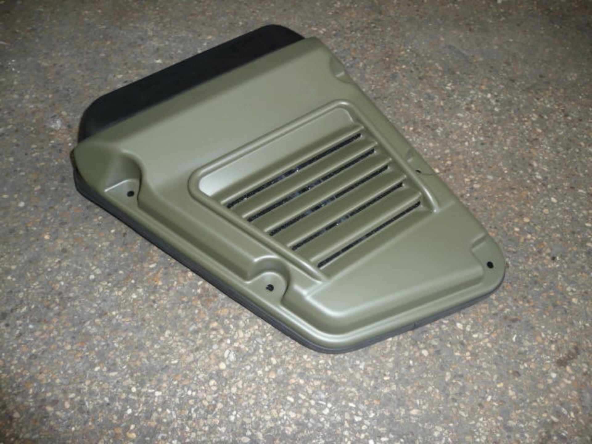 Land Rover Wolf Air Intake Grill ESR4569 - Image 2 of 4