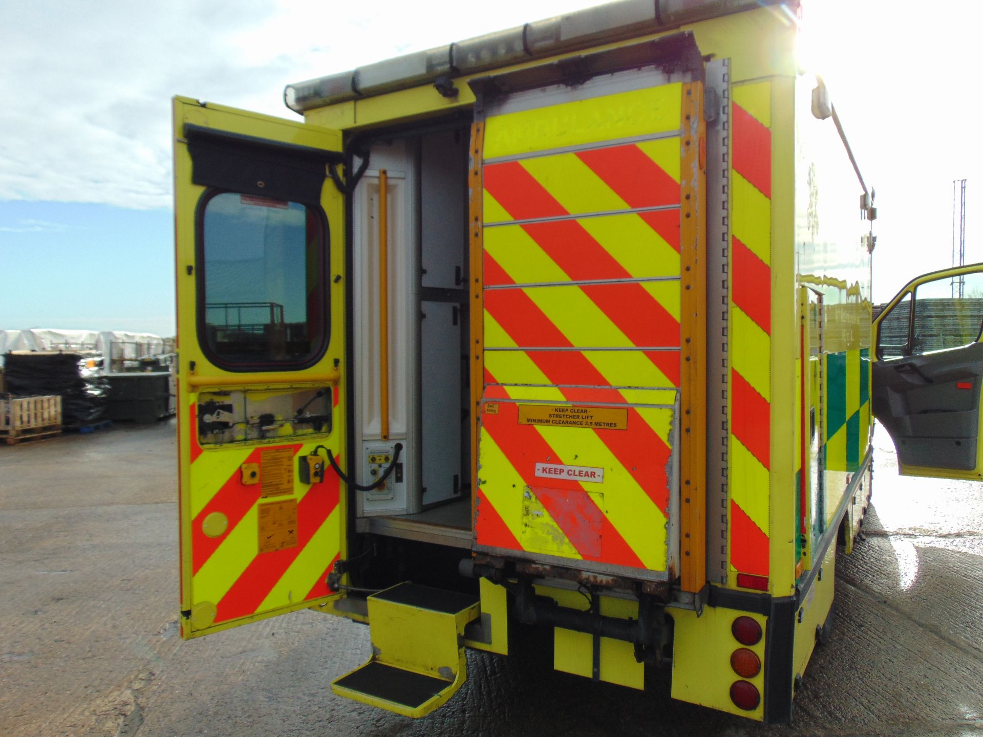 Mercedes Sprinter 515 CDI Turbo Diesel Ambulance - Image 14 of 21