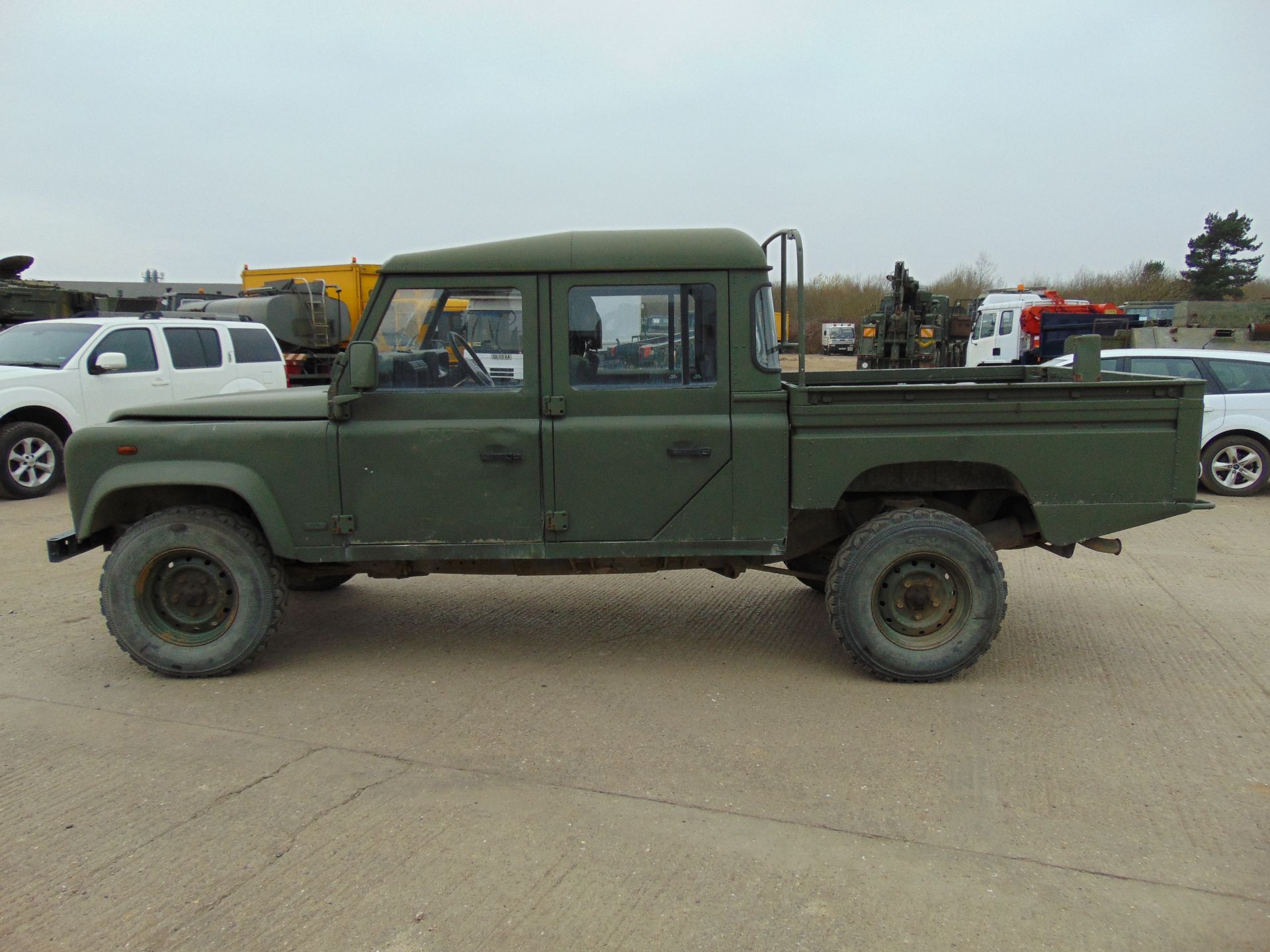 Land Rover Defender 130 TD5 Double Cab Pick Up - Image 4 of 18