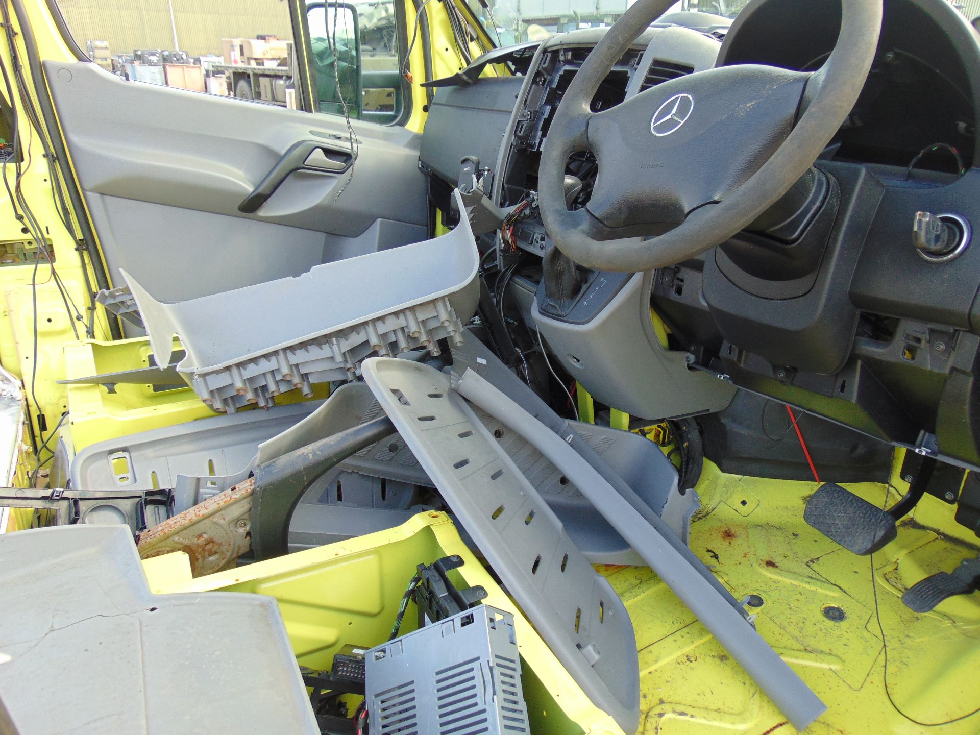 Mercedes Sprinter 515 CDI Chassis Cab - Image 12 of 15