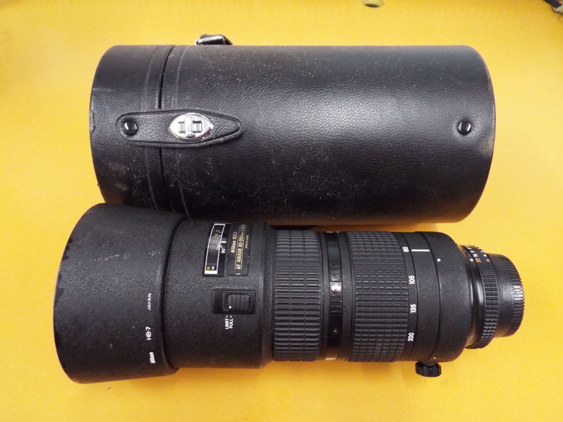 Nikon ED AF Nikkor 80-200mm 1:2.8 D Lense with Leather Carry Case