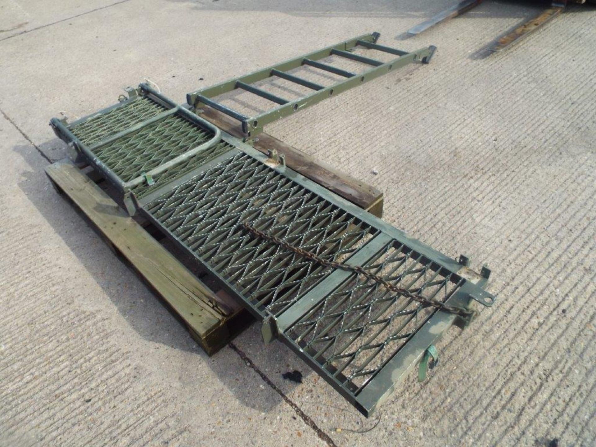 Heavy Duty Gangway / Side Platform Assy with Ladder
