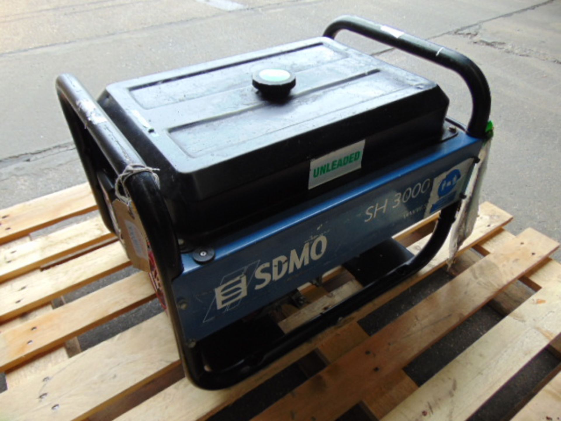 Portable SDMO SH3000 3.6KVA Petrol Generator - Image 4 of 11