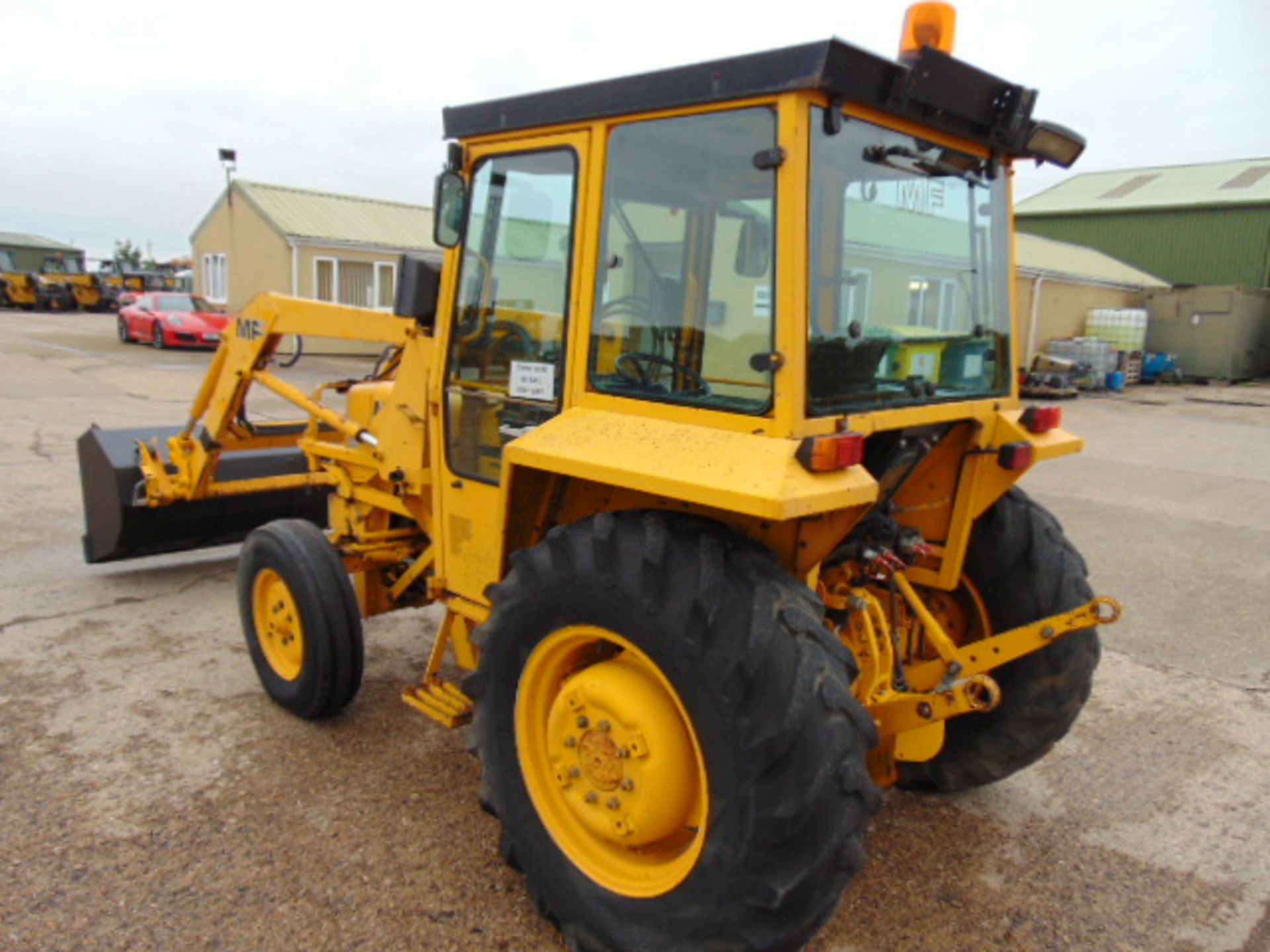 MF20 Highway Tractor with frontloader and bucket 1367 hour ONLY Direct MOD - Image 9 of 31