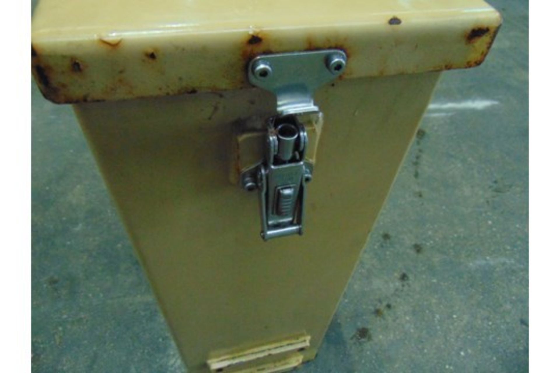 Vehicle Mounted Jerry Can Stowage Box - Image 6 of 6