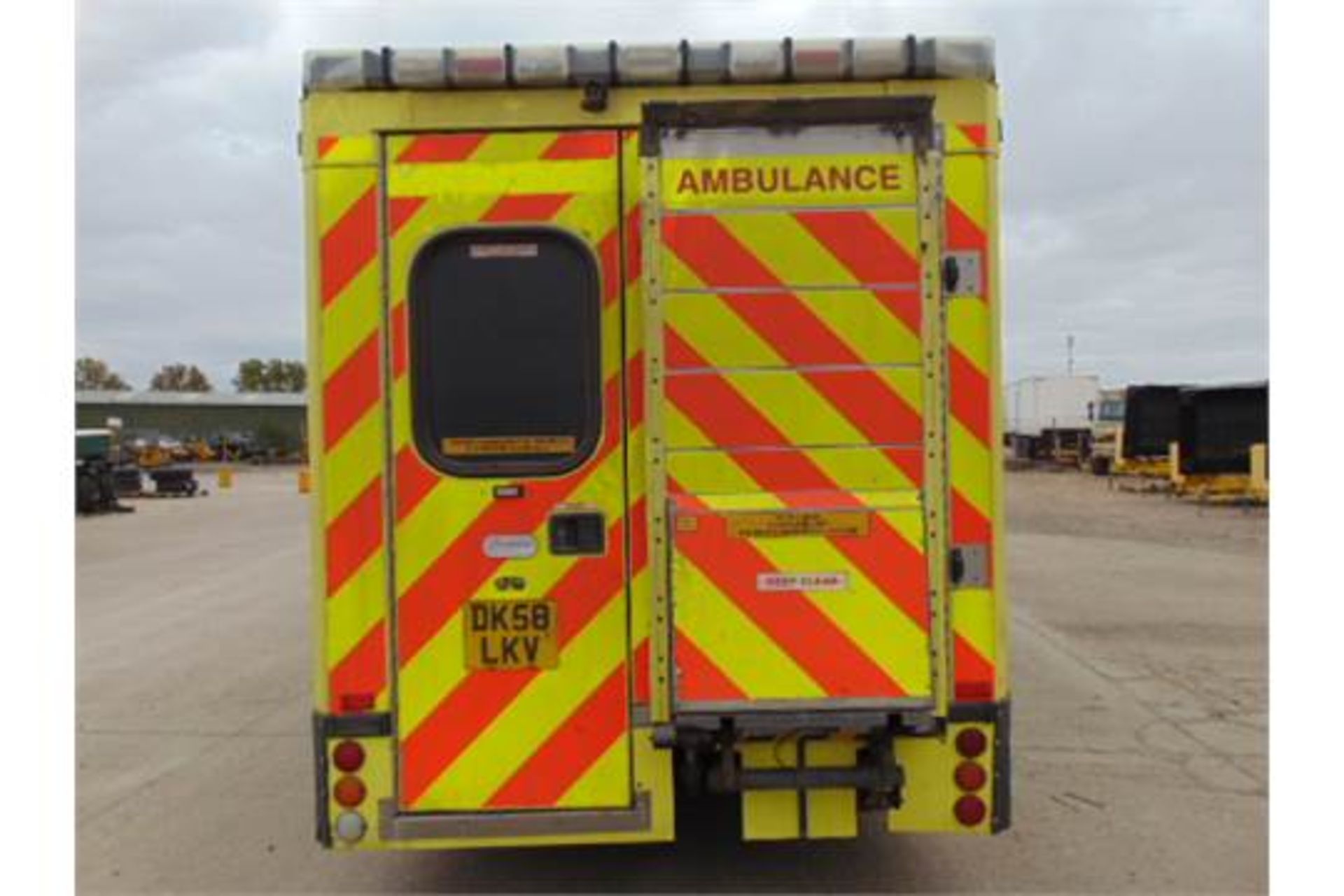 Mercedes Sprinter 515 CDI Turbo diesel ambulance - Image 7 of 19