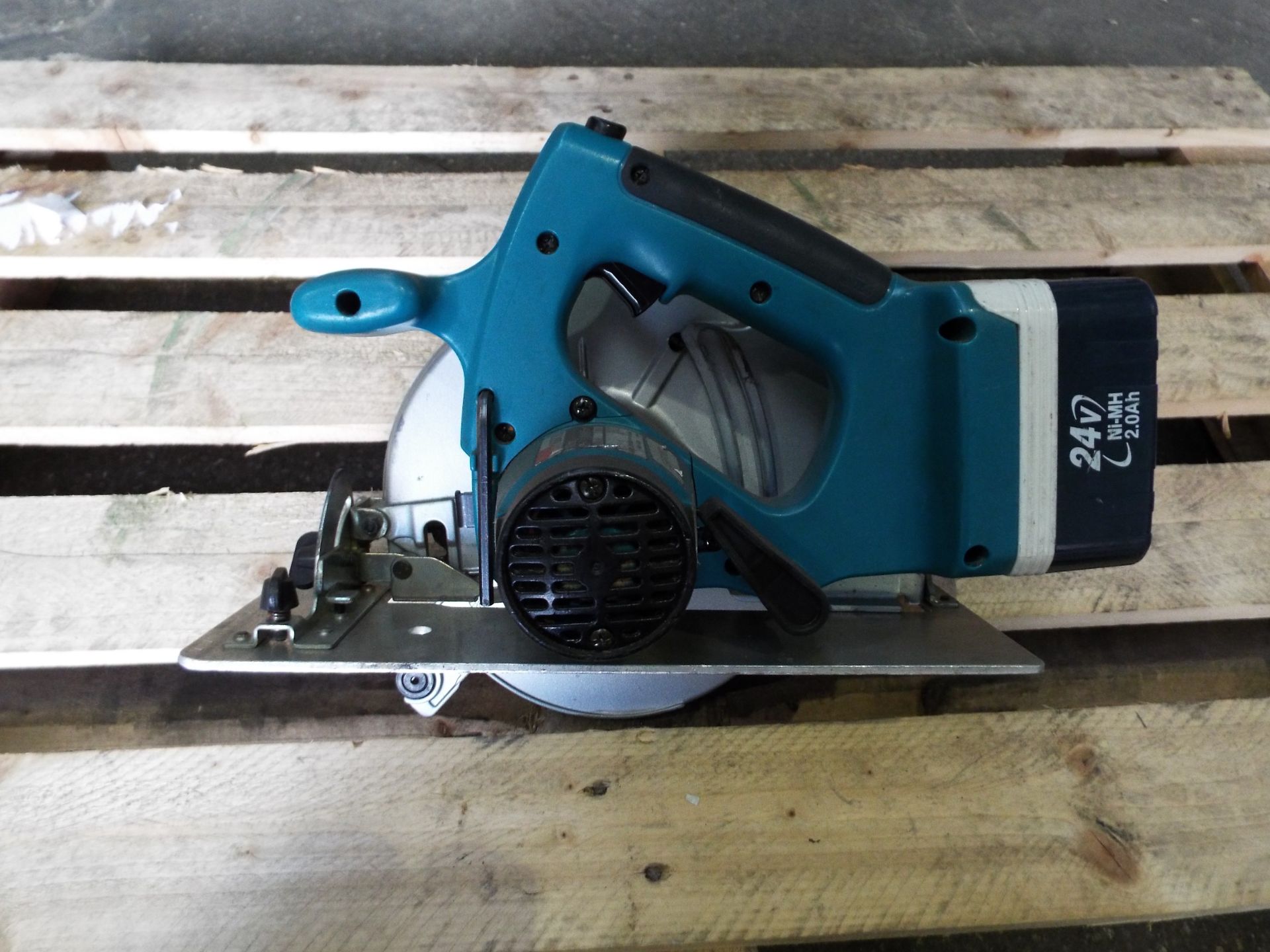 Makita BSR730 Circular Saw with Battery and Charger - Image 3 of 7