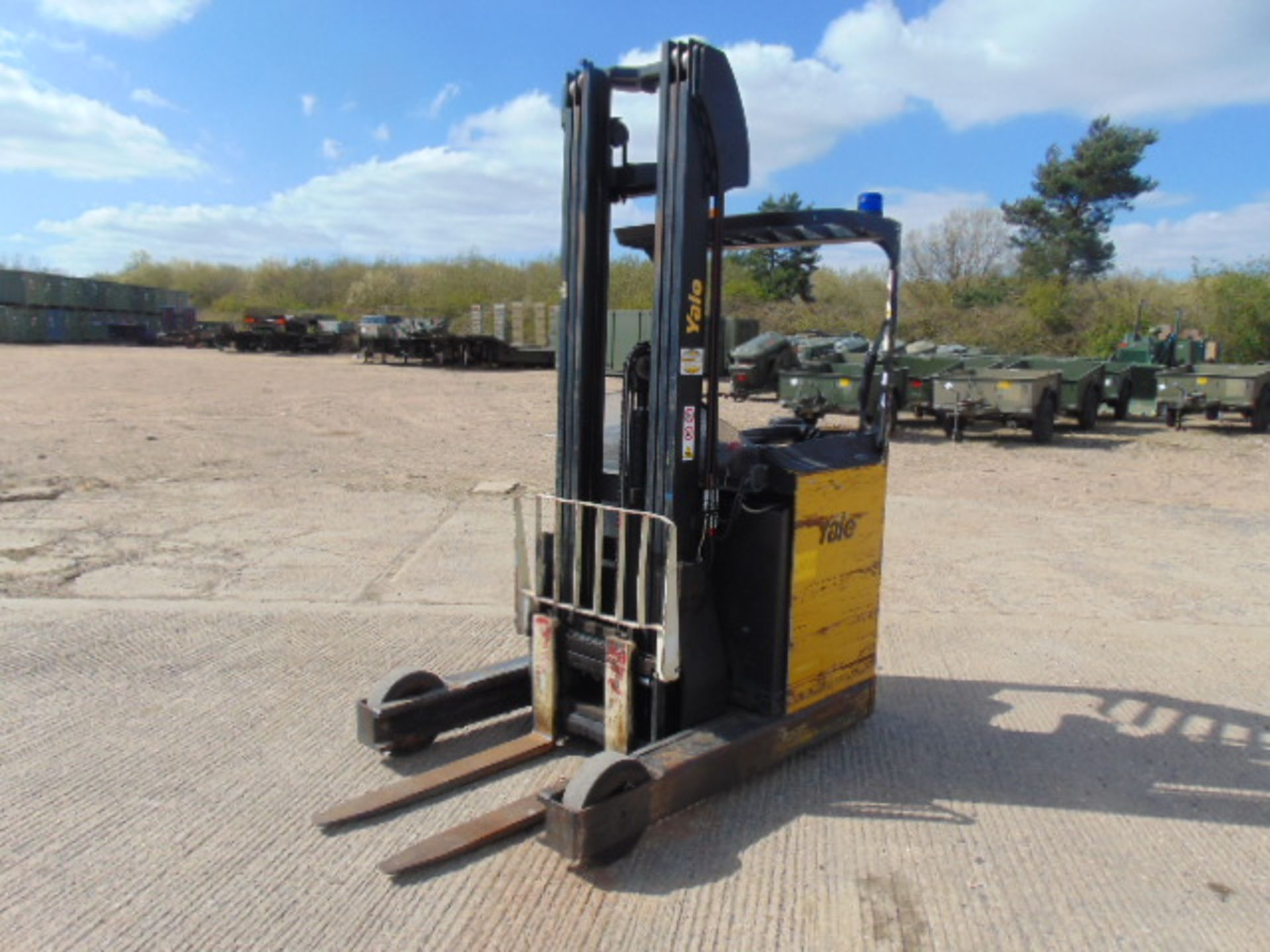 Yale MR16 Ride On Electric High Lift Reach Truck c/w Charger - Bild 5 aus 29