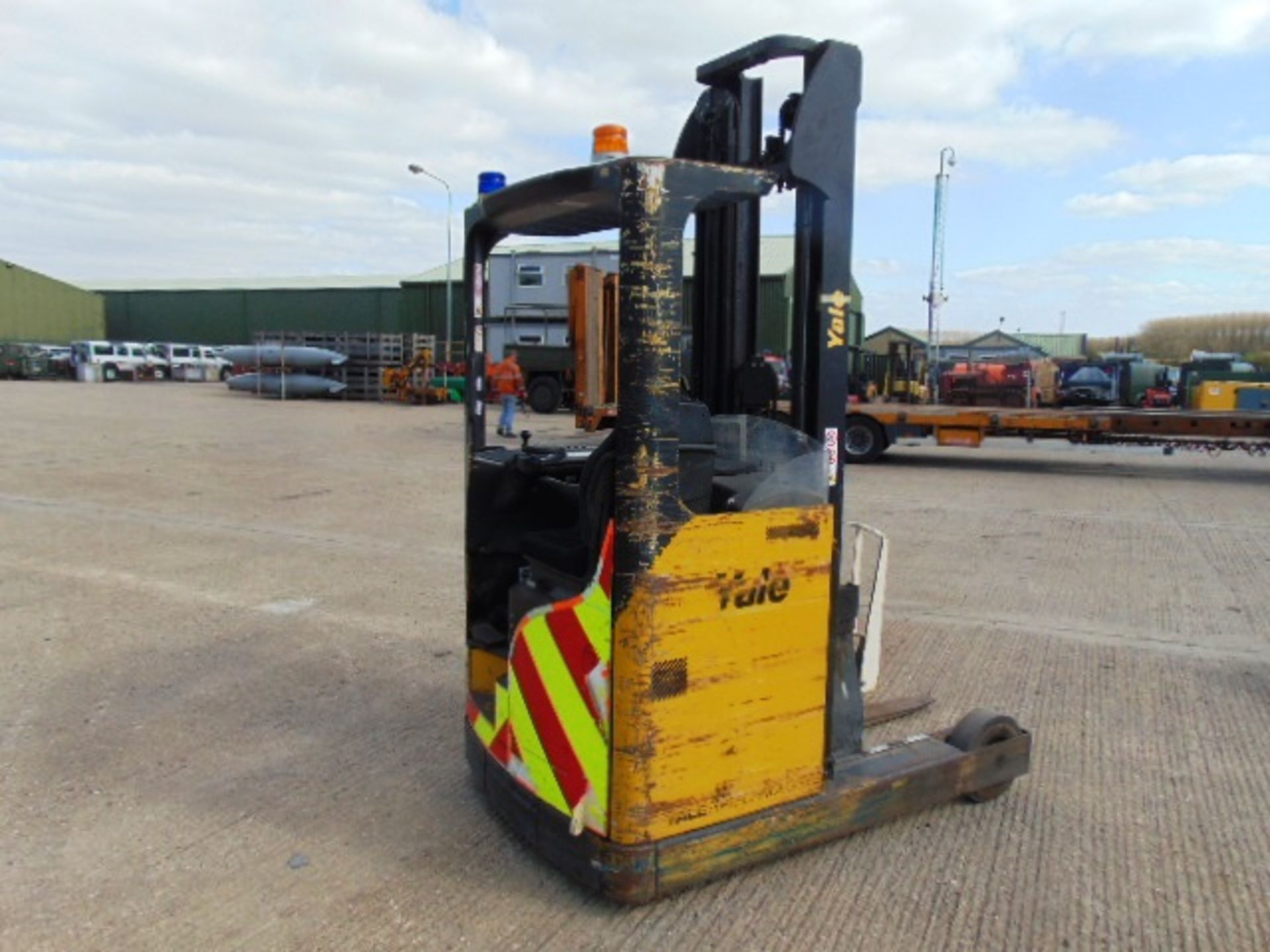 Yale MR16 Ride On Electric High Lift Reach Truck c/w Charger - Image 8 of 29