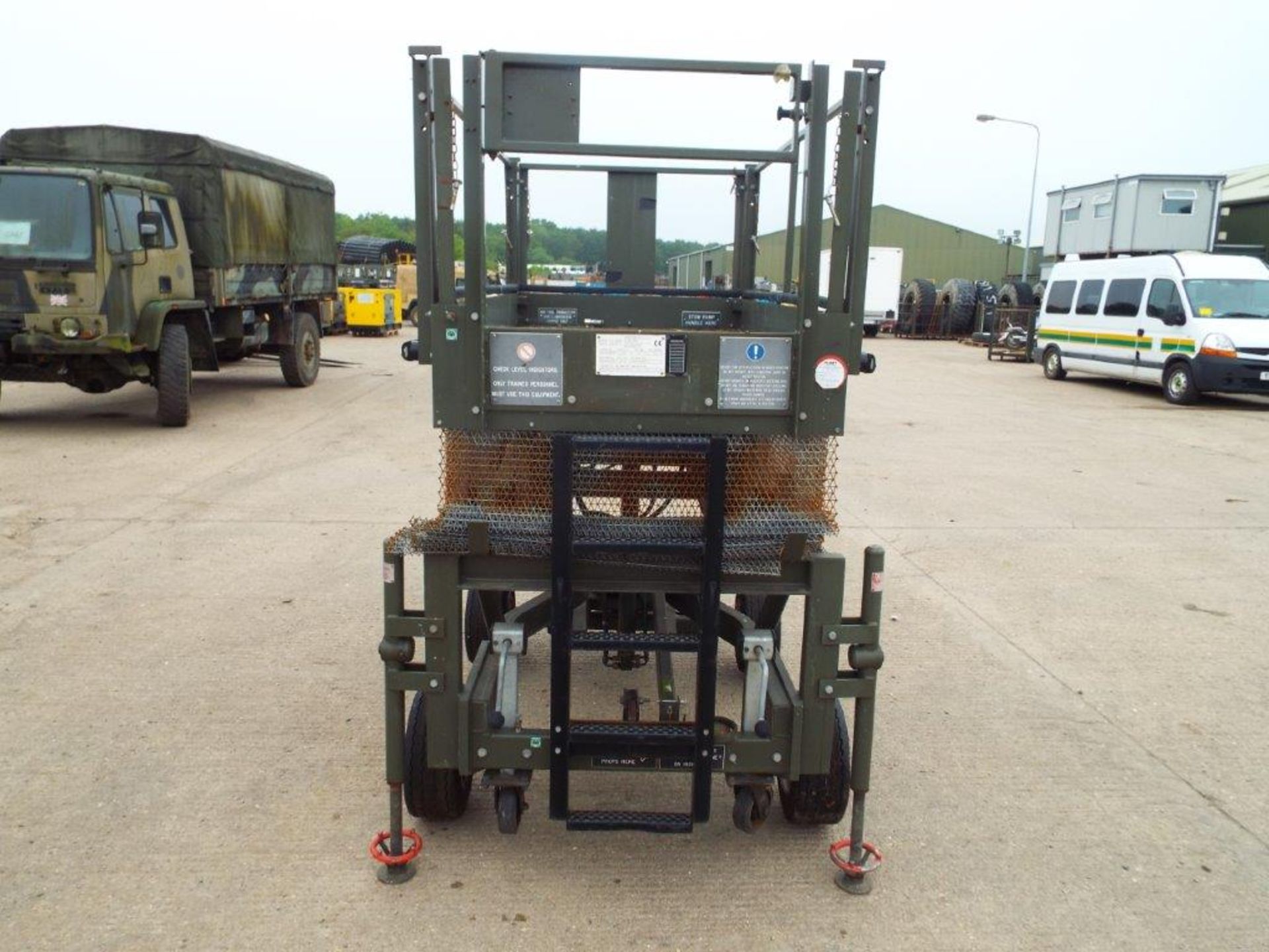 UK Lift 4m Mobile Hydraulic Work Platform - Image 4 of 17