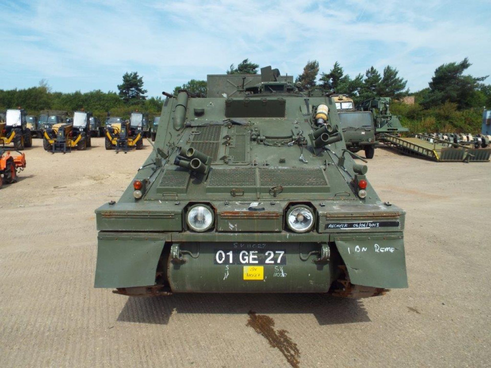 CVRT (Combat Vehicle Reconnaissance Tracked) Dieselised FV105 Sultan Armoured Personnel Carrier - Bild 2 aus 28