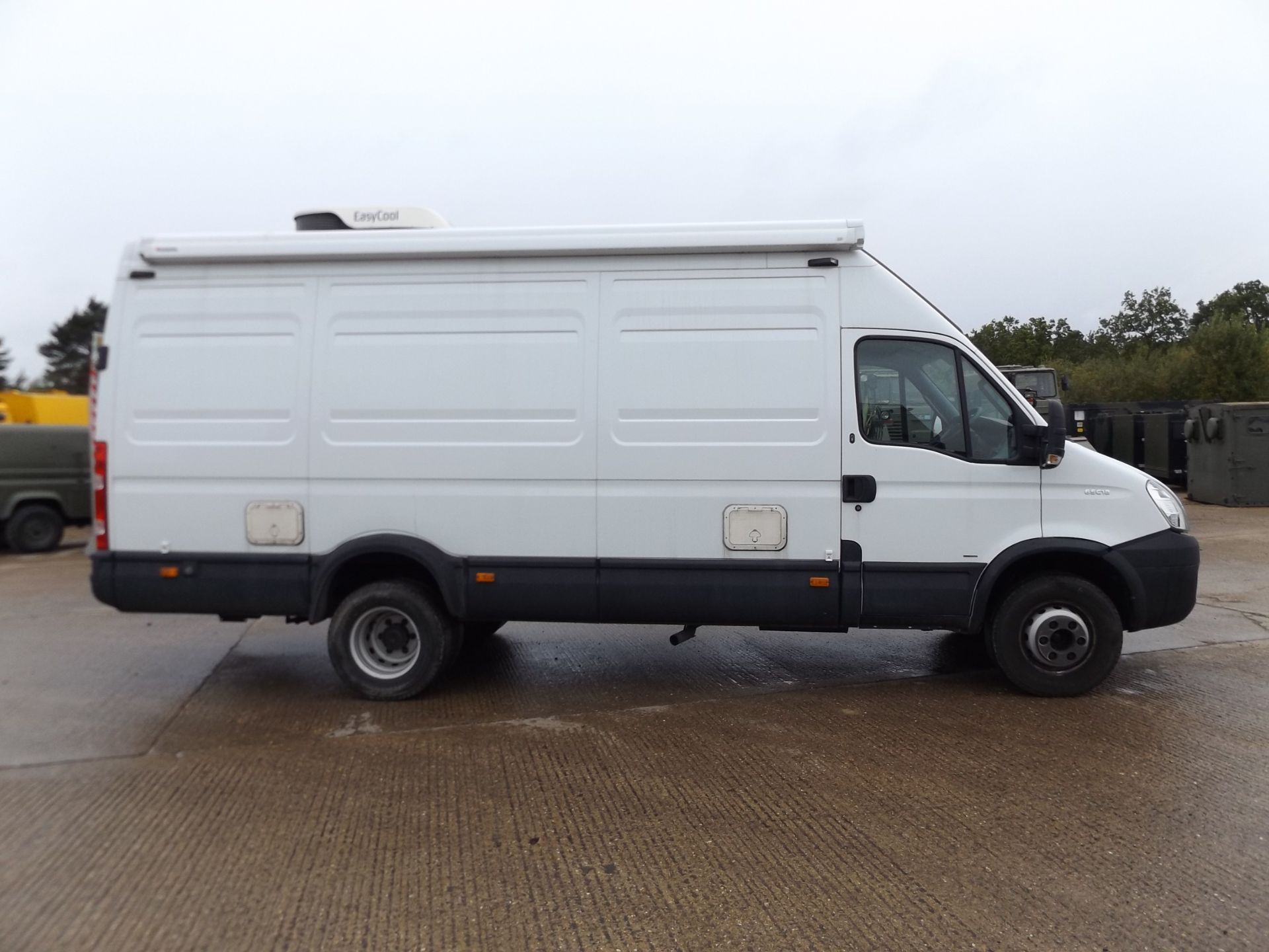 26,527km Iveco Daily 3.0HPT complete with twin Omnistor Safari Residence awnings and tail lift - Image 5 of 33