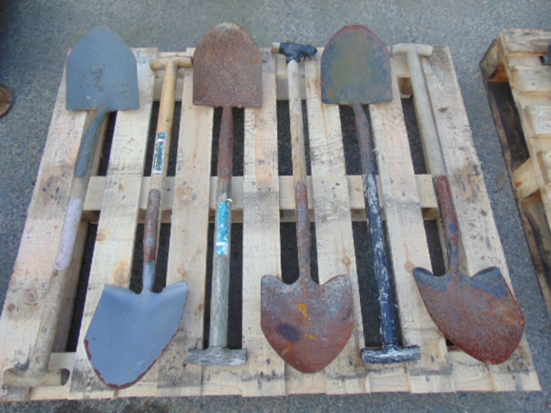 6 x T Handle Shovels - Image 2 of 5