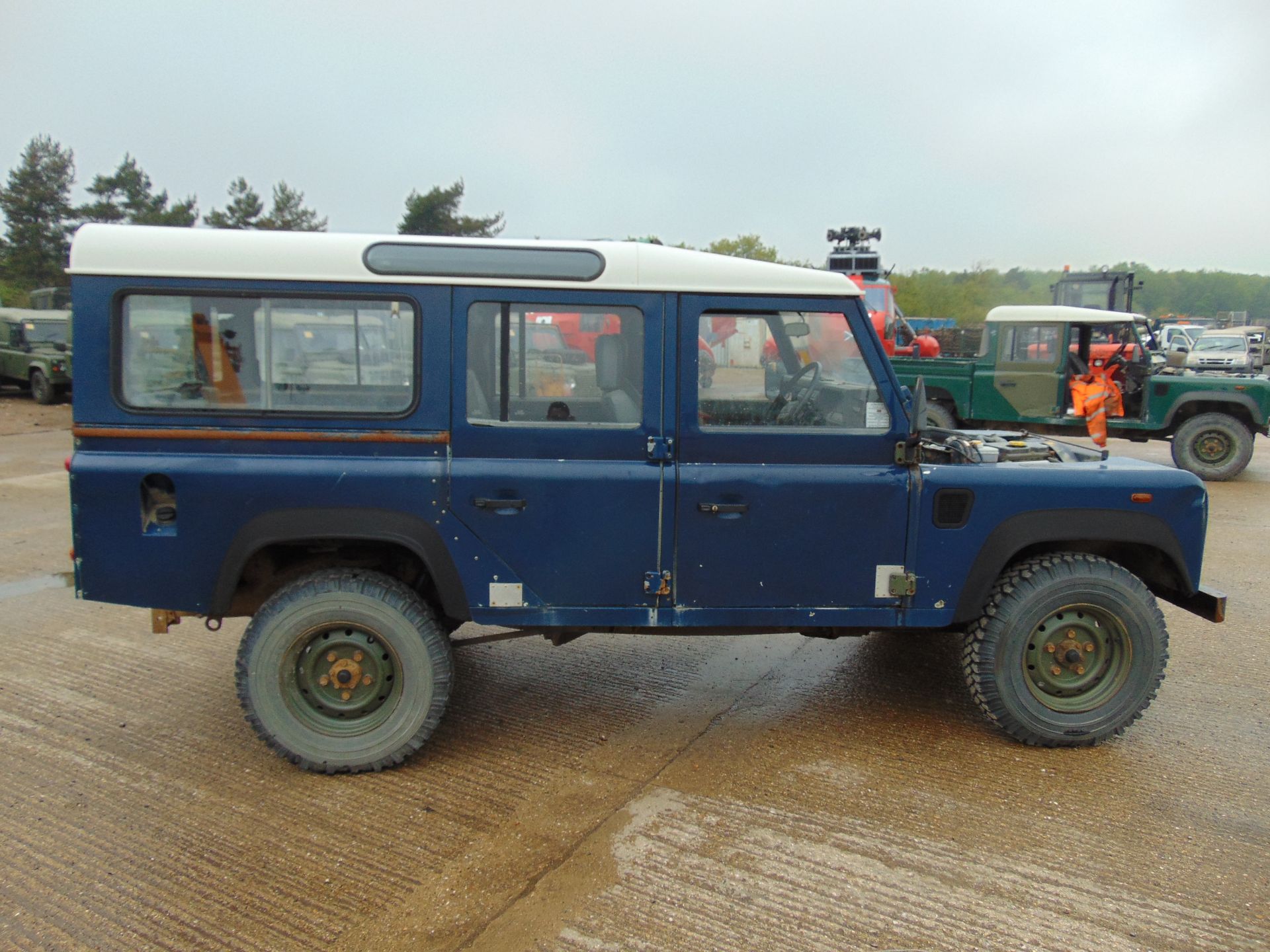 Land Rover Defender 110 TD5 Station Wagon - Image 8 of 26