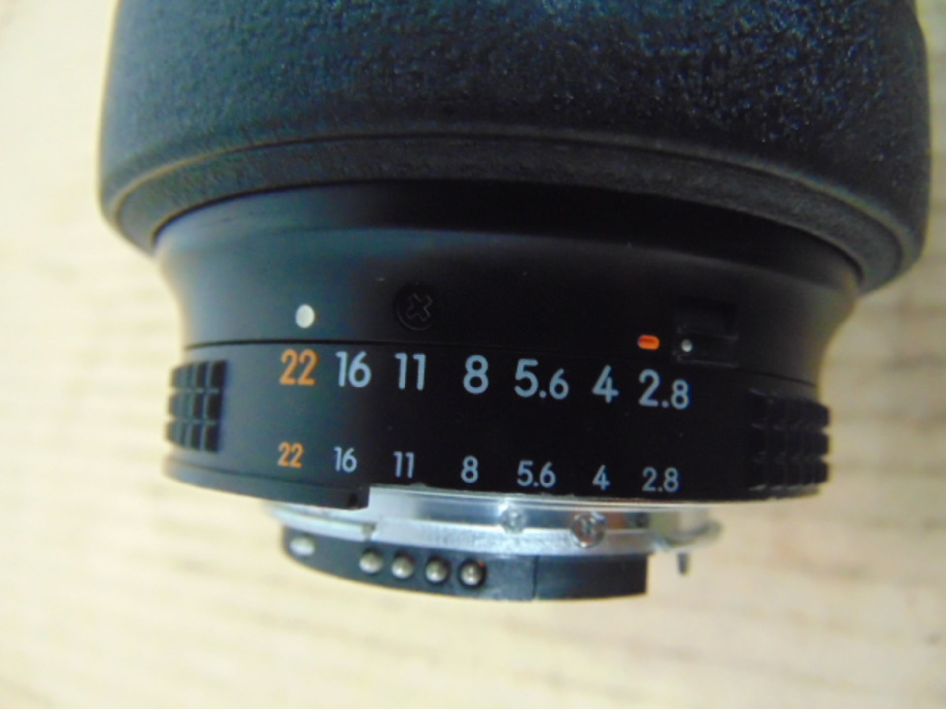 Nikon ED AF Nikkor 80-200mm 1:2.8 D Lense with Leather Carry Case - Image 4 of 11