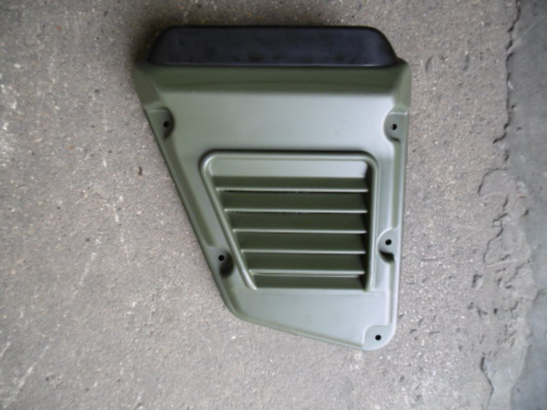 Land Rover Wolf Air Intake Grill ESR4569