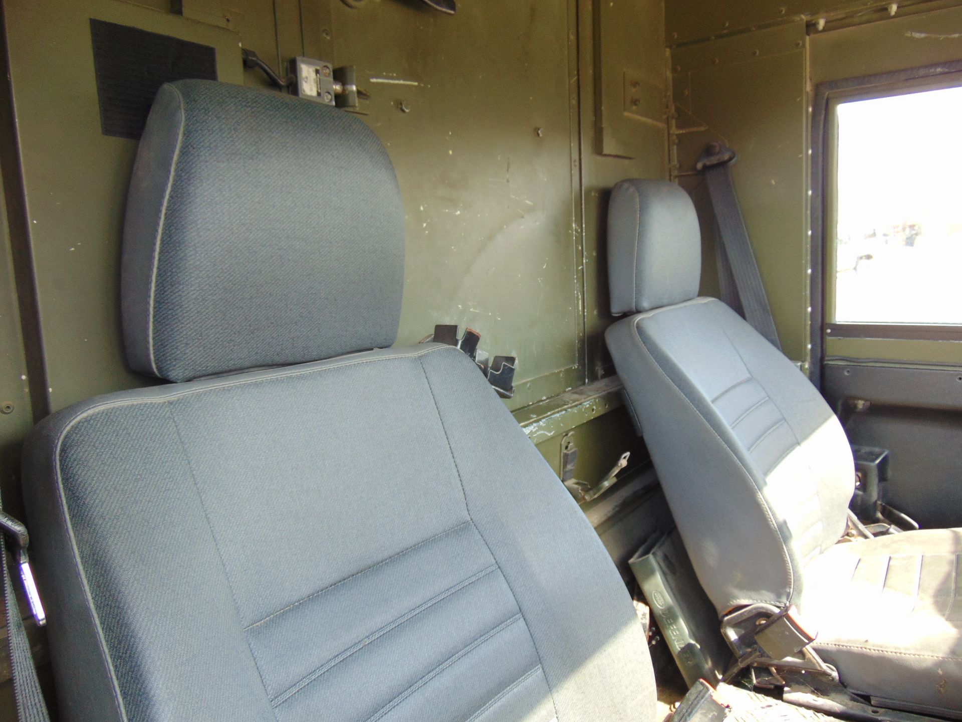 Military Specification Land Rover Wolf 130 ambulance - Bild 11 aus 20
