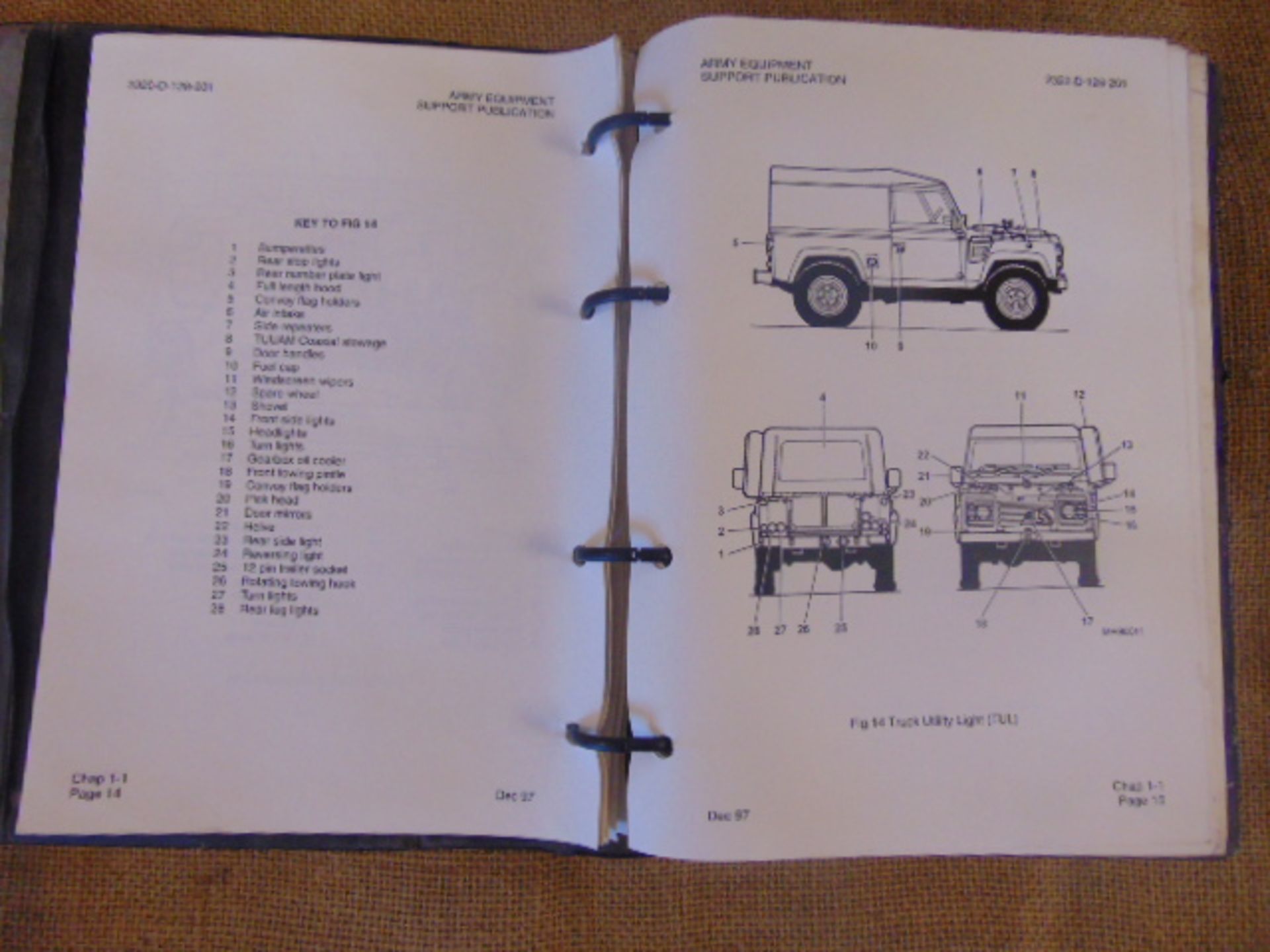 Military Land Rover WOLF 90/110/Ambulance Operating Manual - Bild 3 aus 7